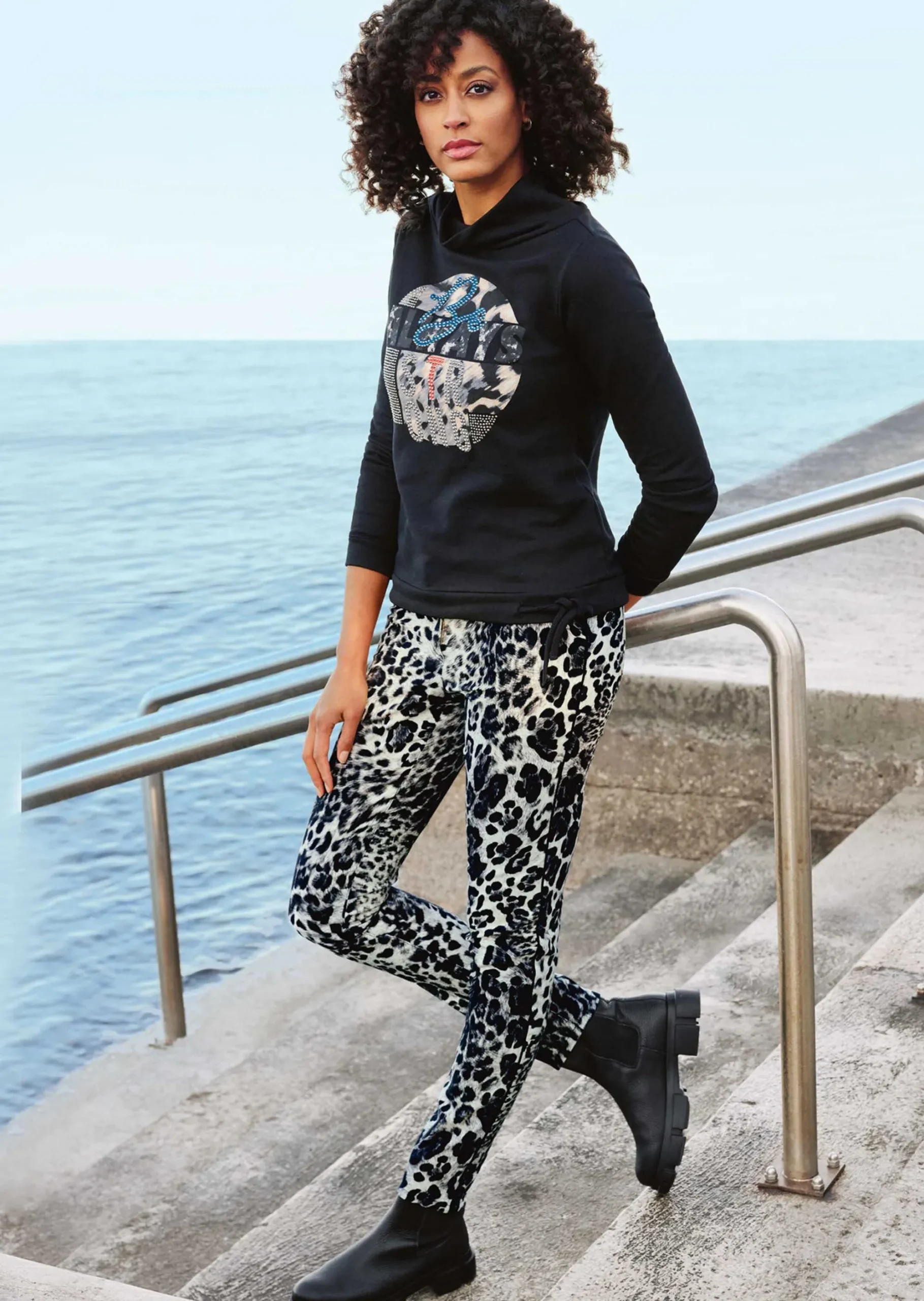 Bedrucktes Sweatshirt mit Glanzakzenten
