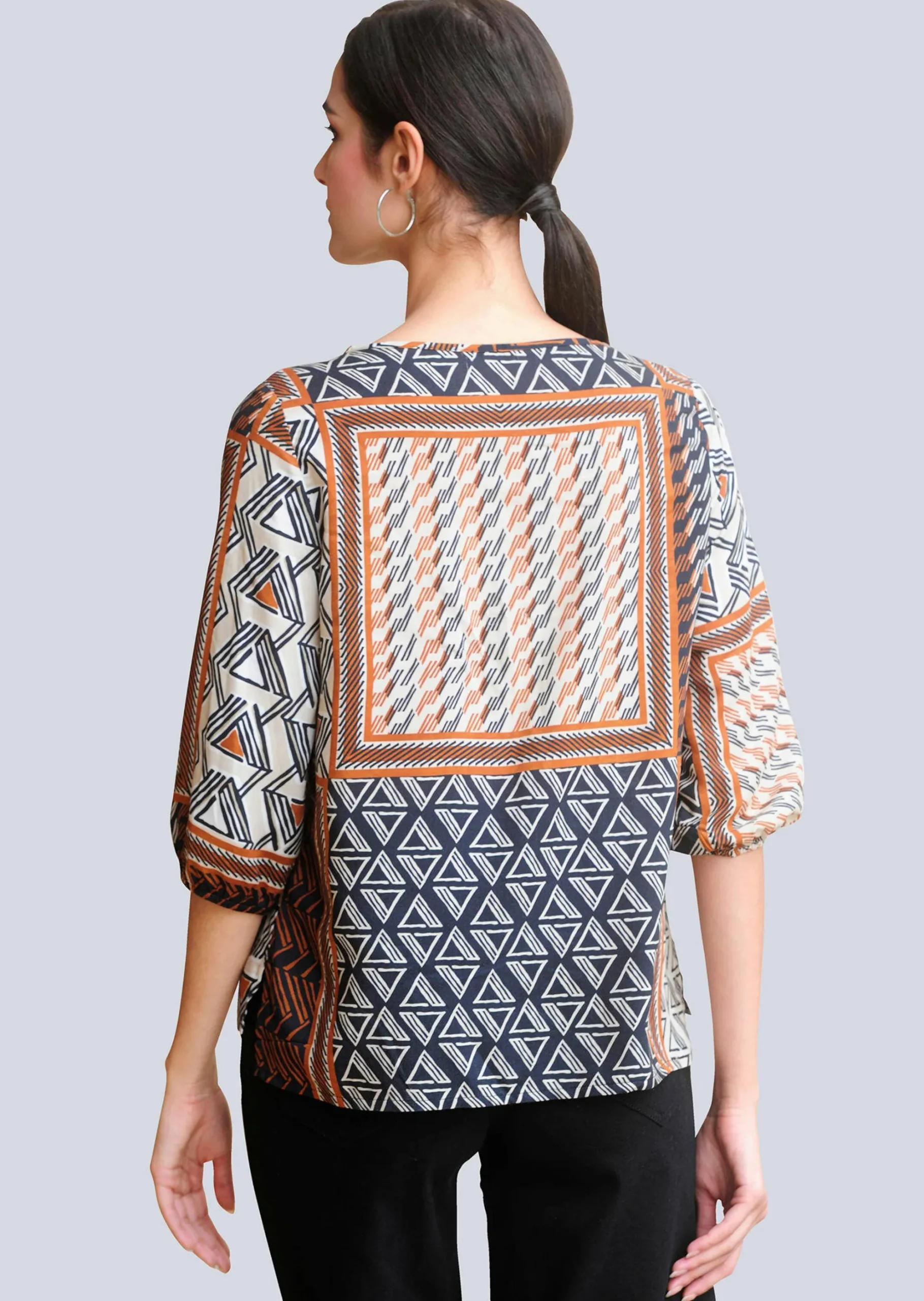 Bluse in mordener Patchoptik