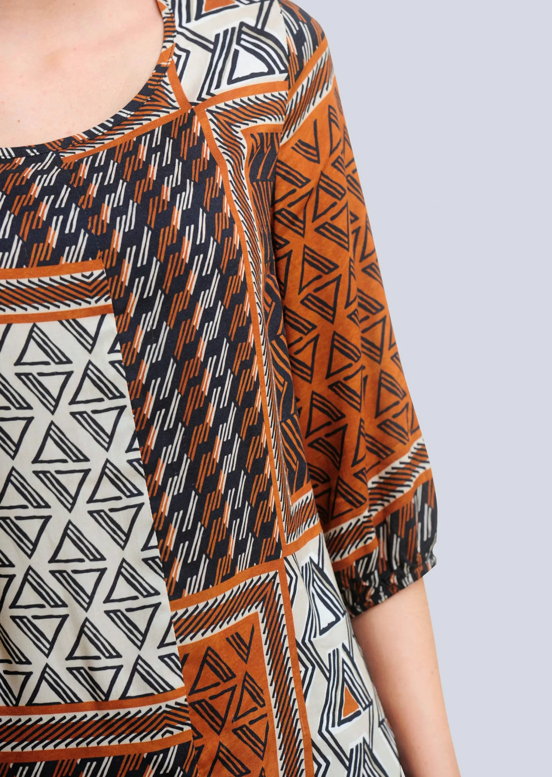 Bluse in mordener Patchoptik