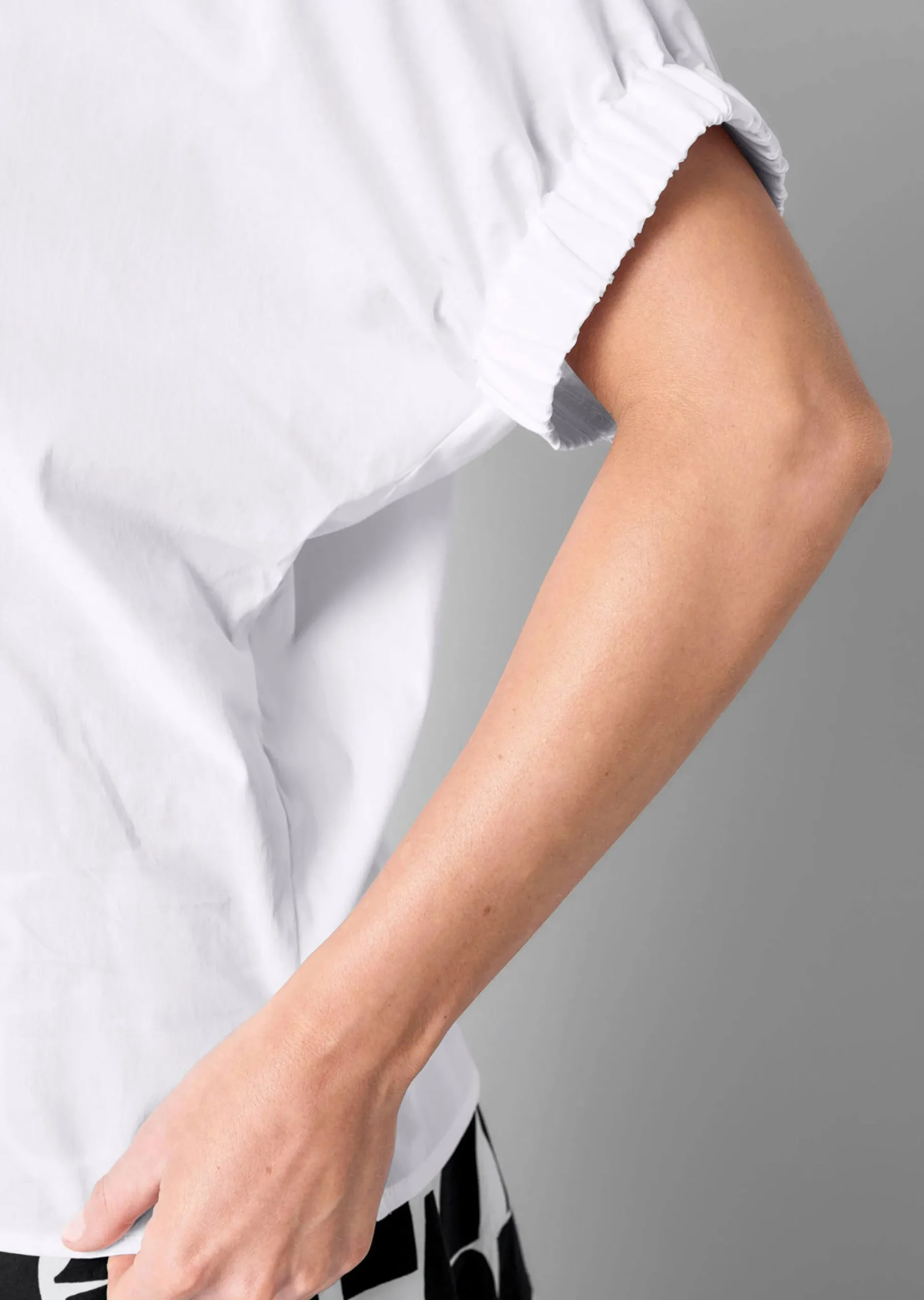 Bluse mit breitem Bündchen am Ärmel