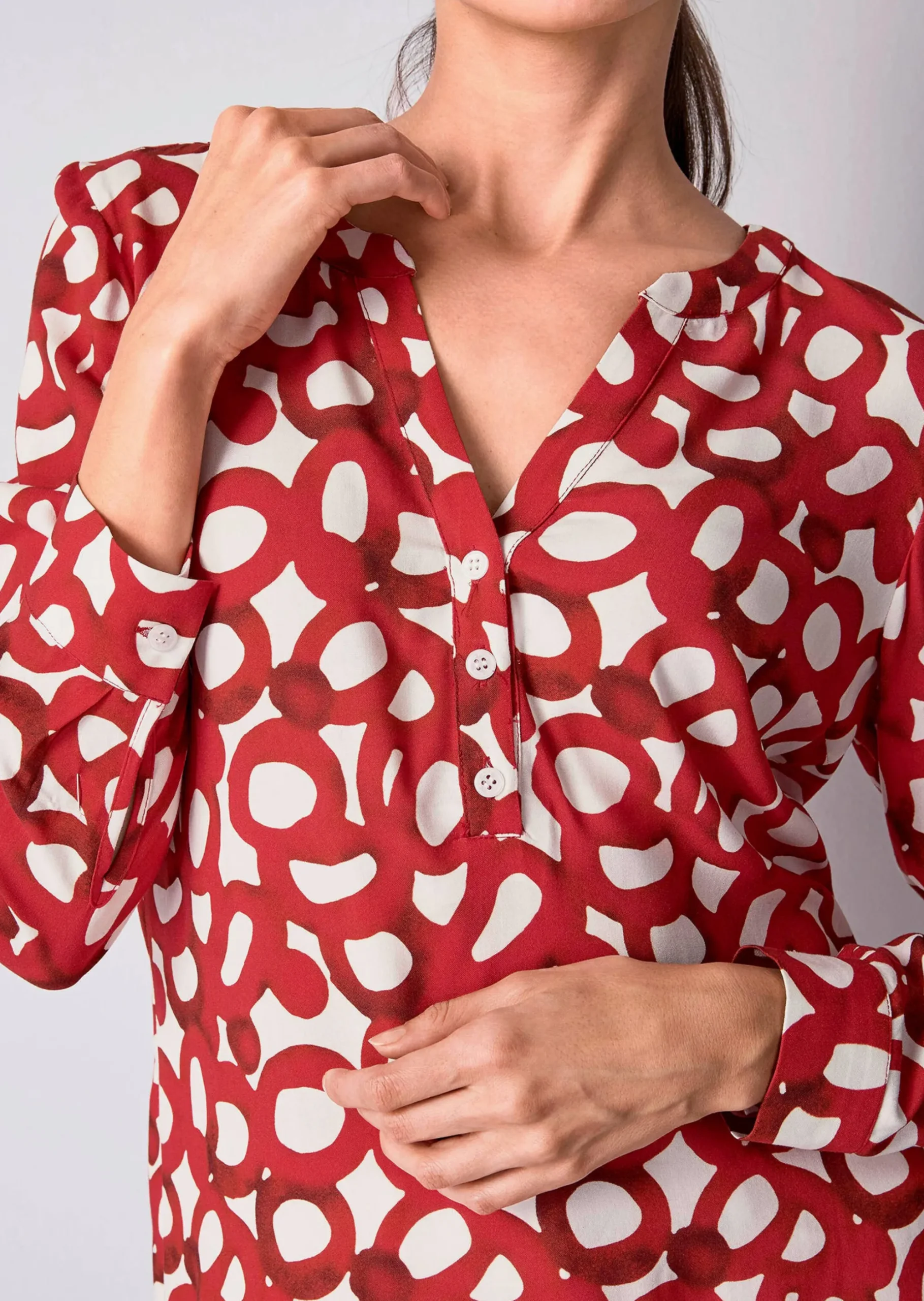 Bluse mit grafischem Dessin