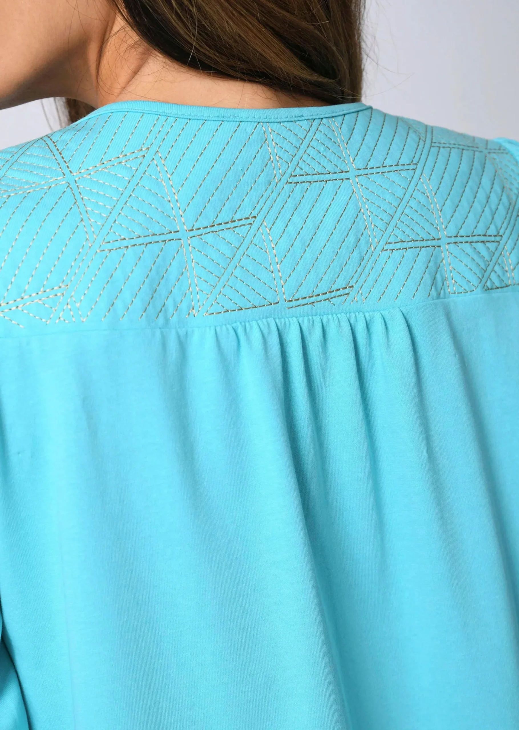Bluse mit grafischer Stickerei