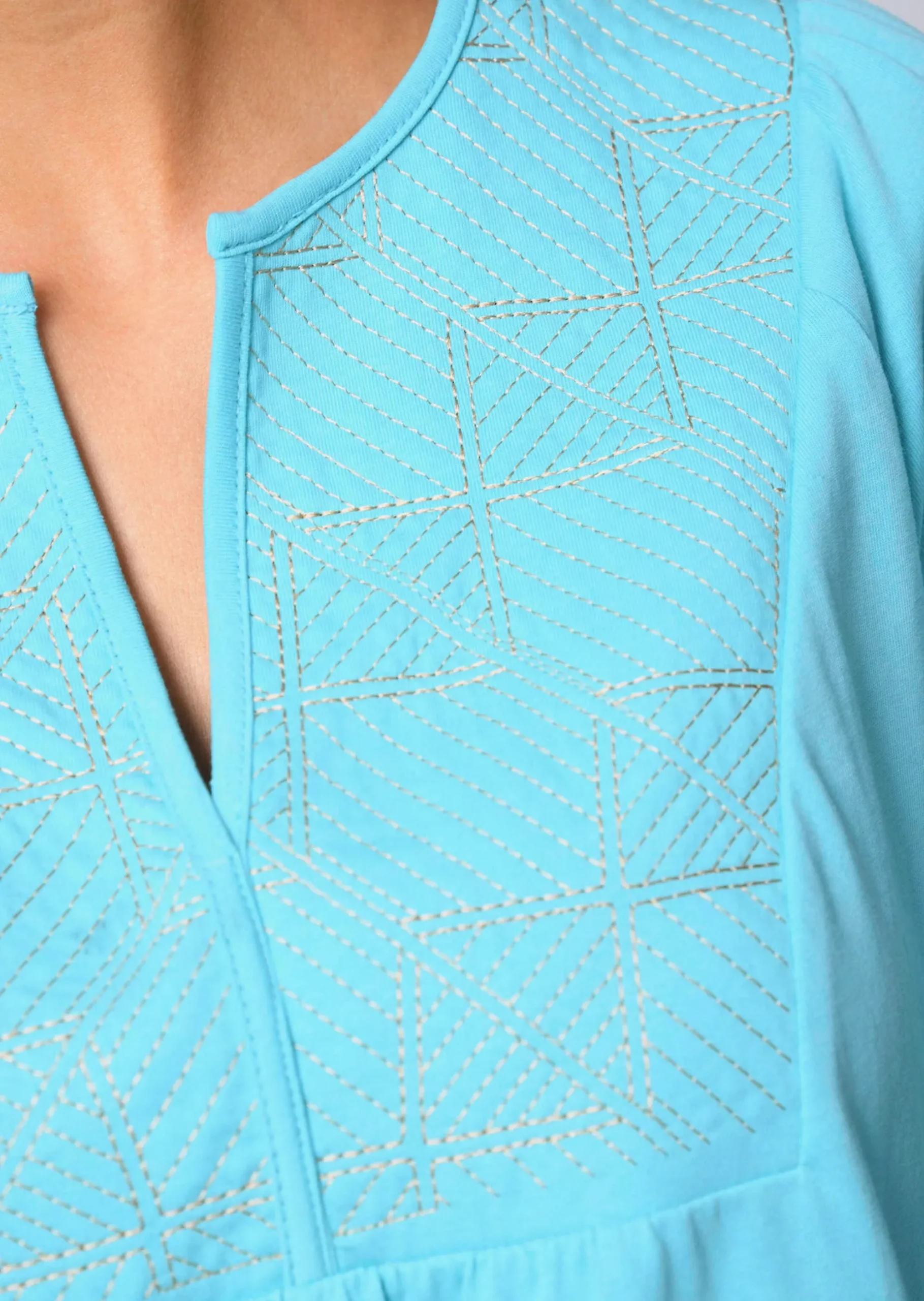Bluse mit grafischer Stickerei