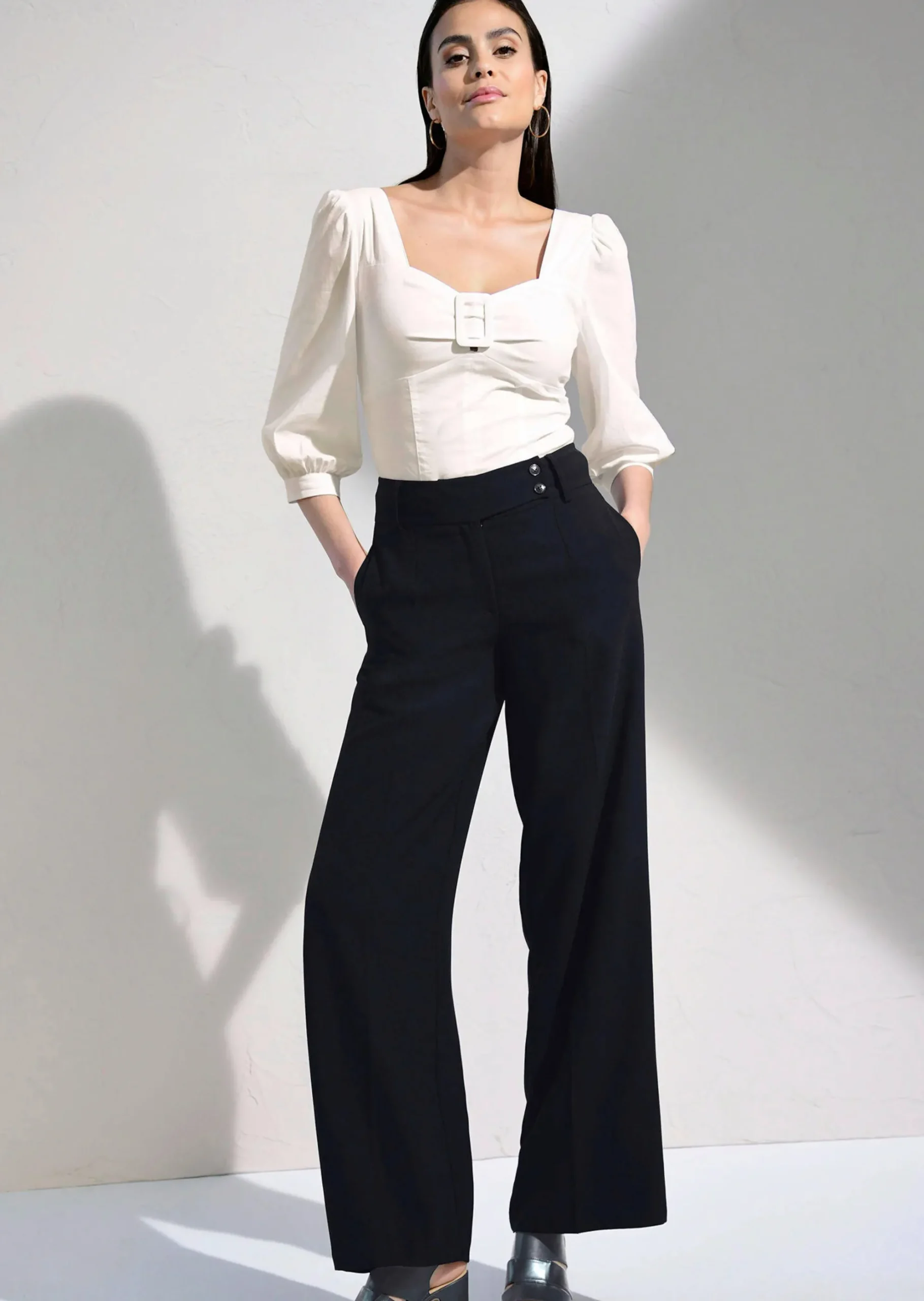 Bluse mit Riegel im Vorderteil