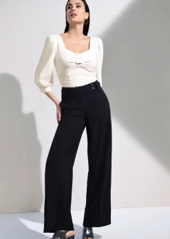 Bluse mit Riegel im Vorderteil