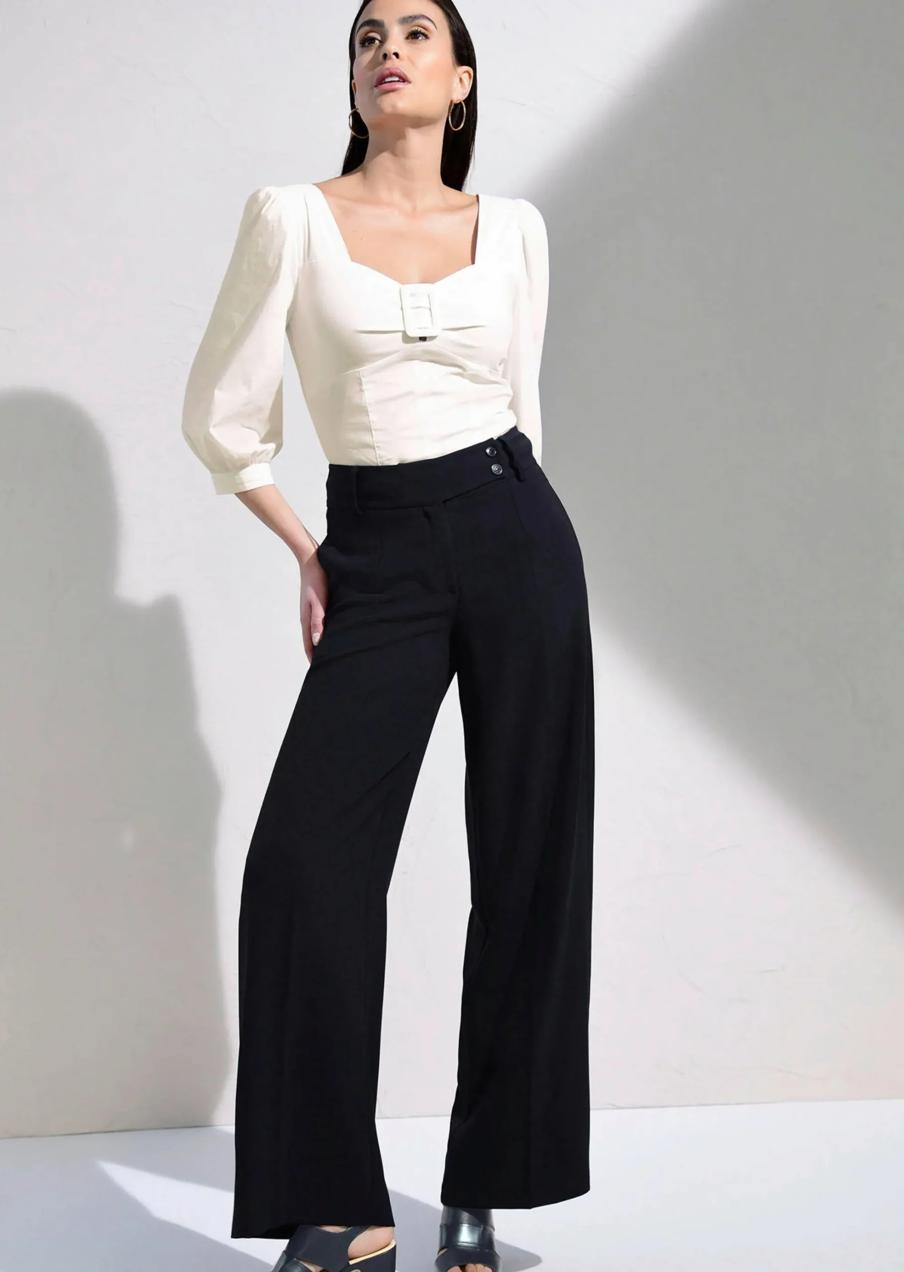 Bluse mit Riegel im Vorderteil
