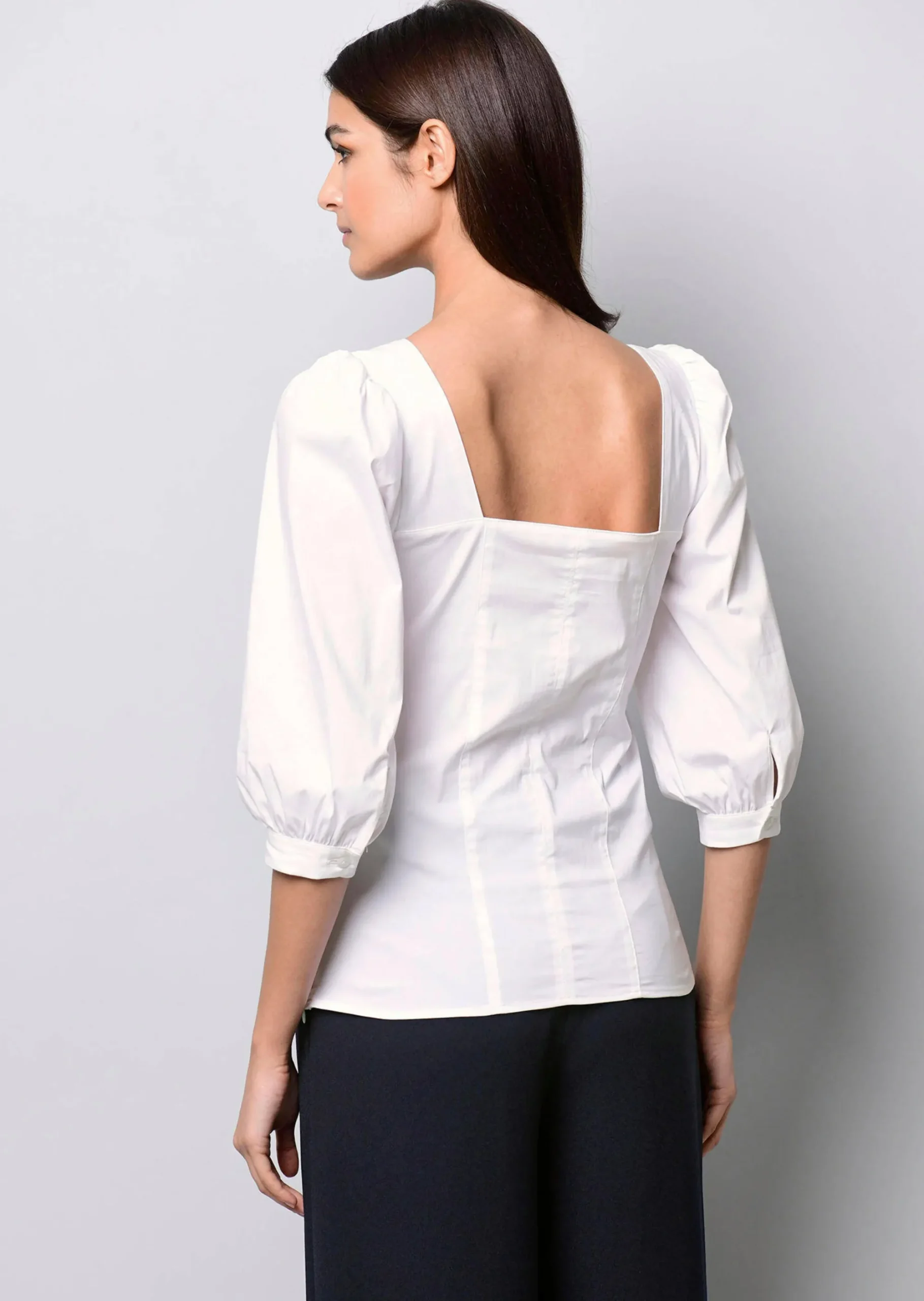 Bluse mit Riegel im Vorderteil