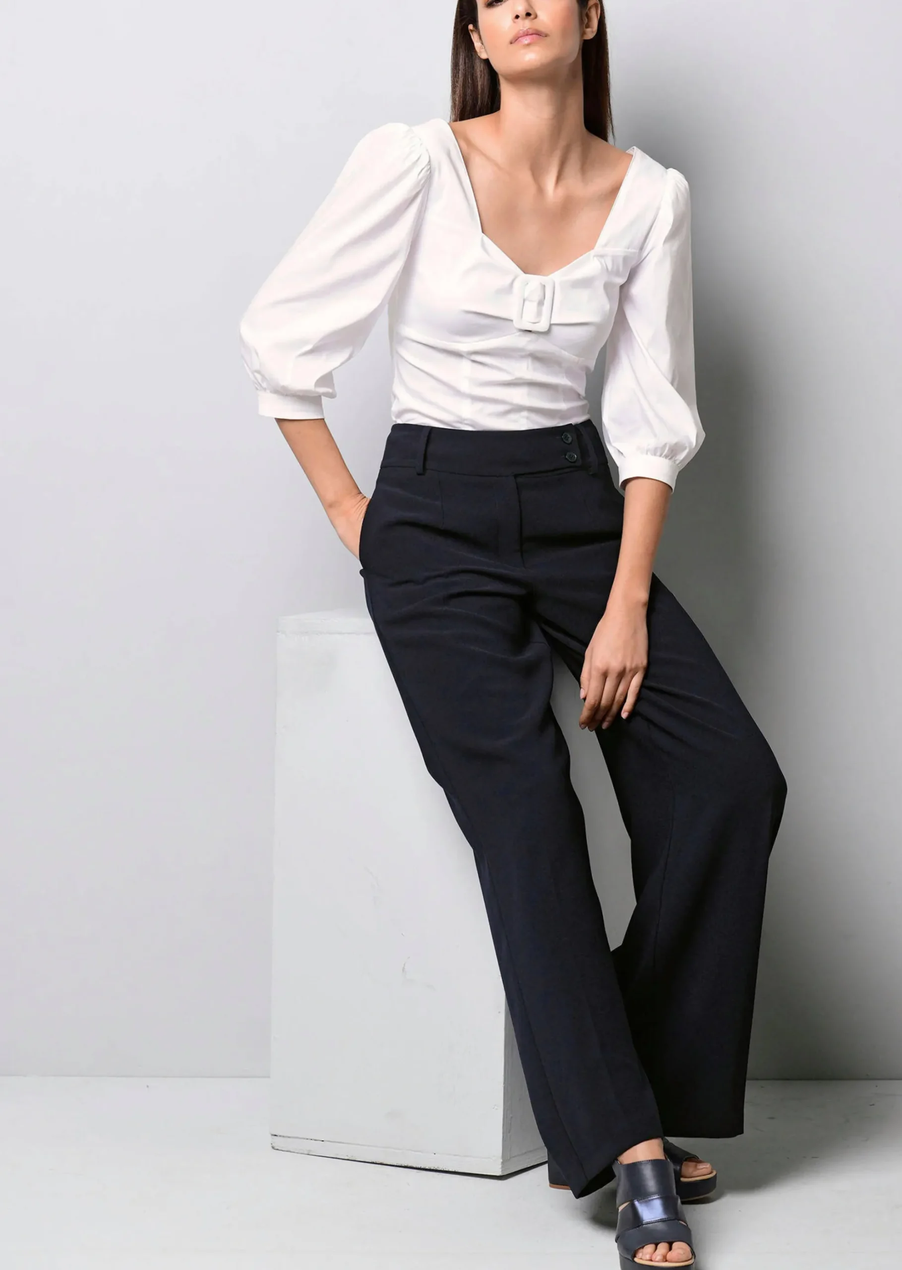 Bluse mit Riegel im Vorderteil