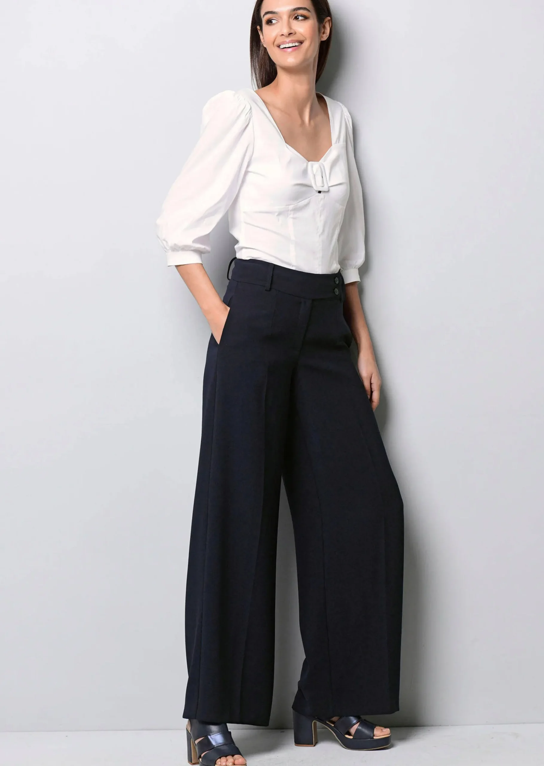 Bluse mit Riegel im Vorderteil