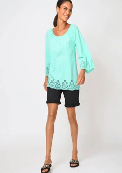 Bluse mit sommerlicher Lochspitze