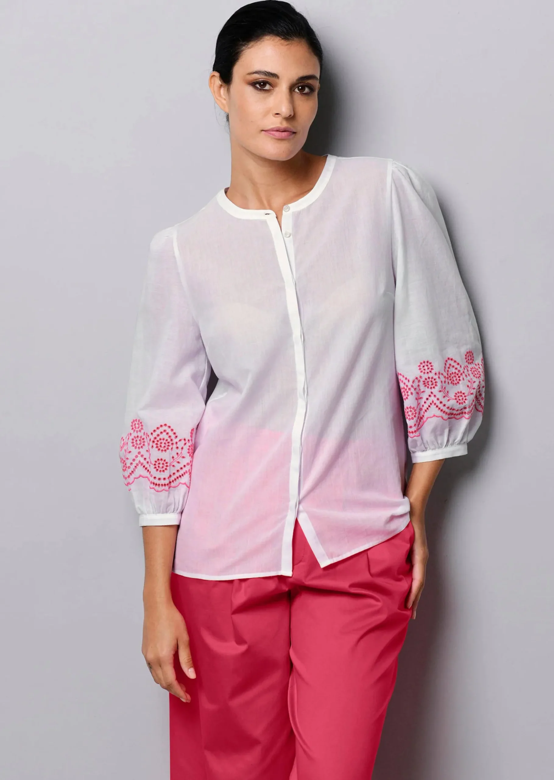 Bluse mit Stickerei am Ärmel