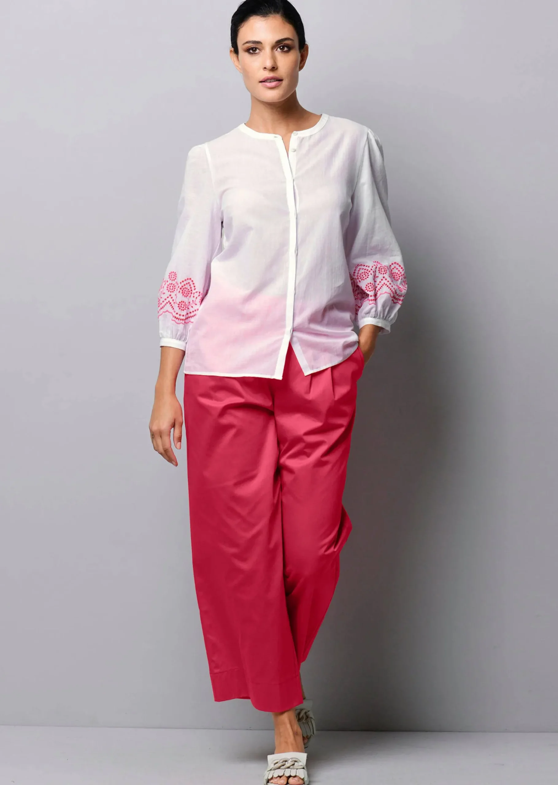 Bluse mit Stickerei am Ärmel