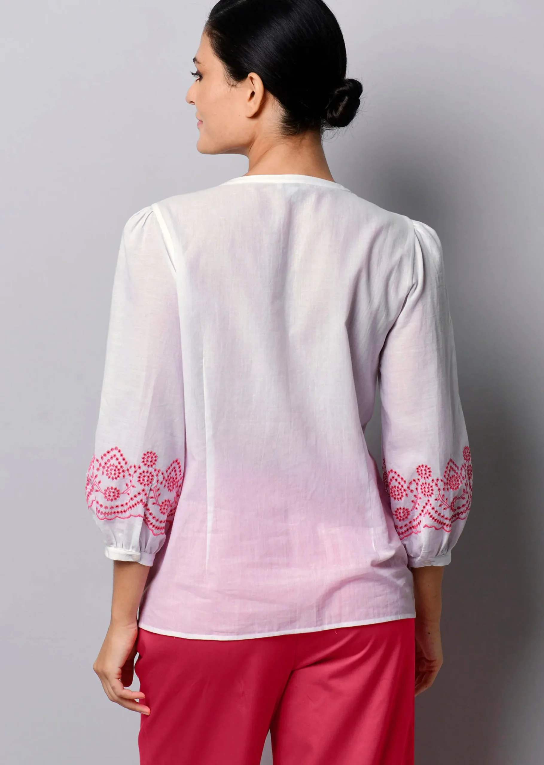 Bluse mit Stickerei am Ärmel