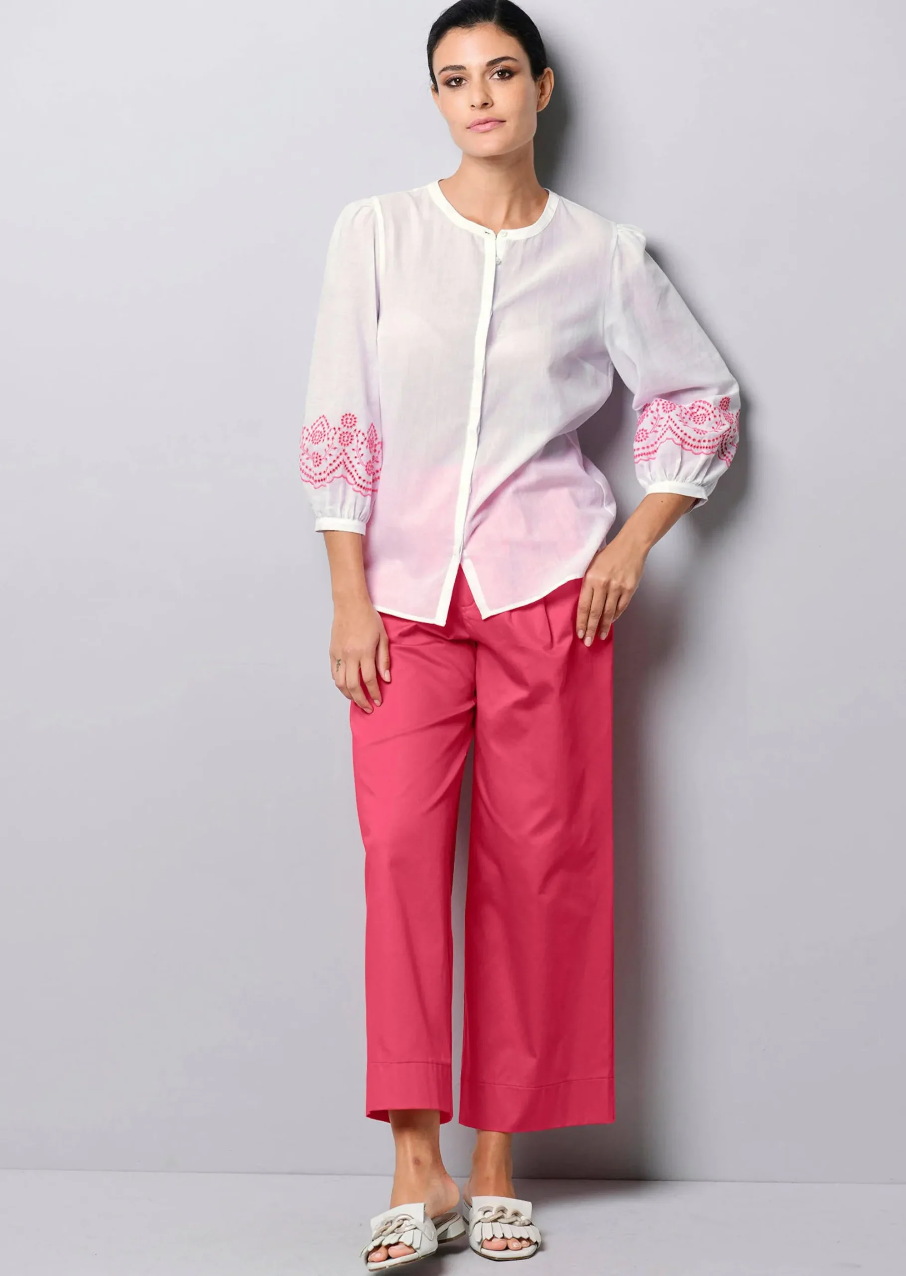 Bluse mit Stickerei am Ärmel