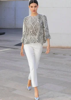 Bluse mit Volant am Ärmel