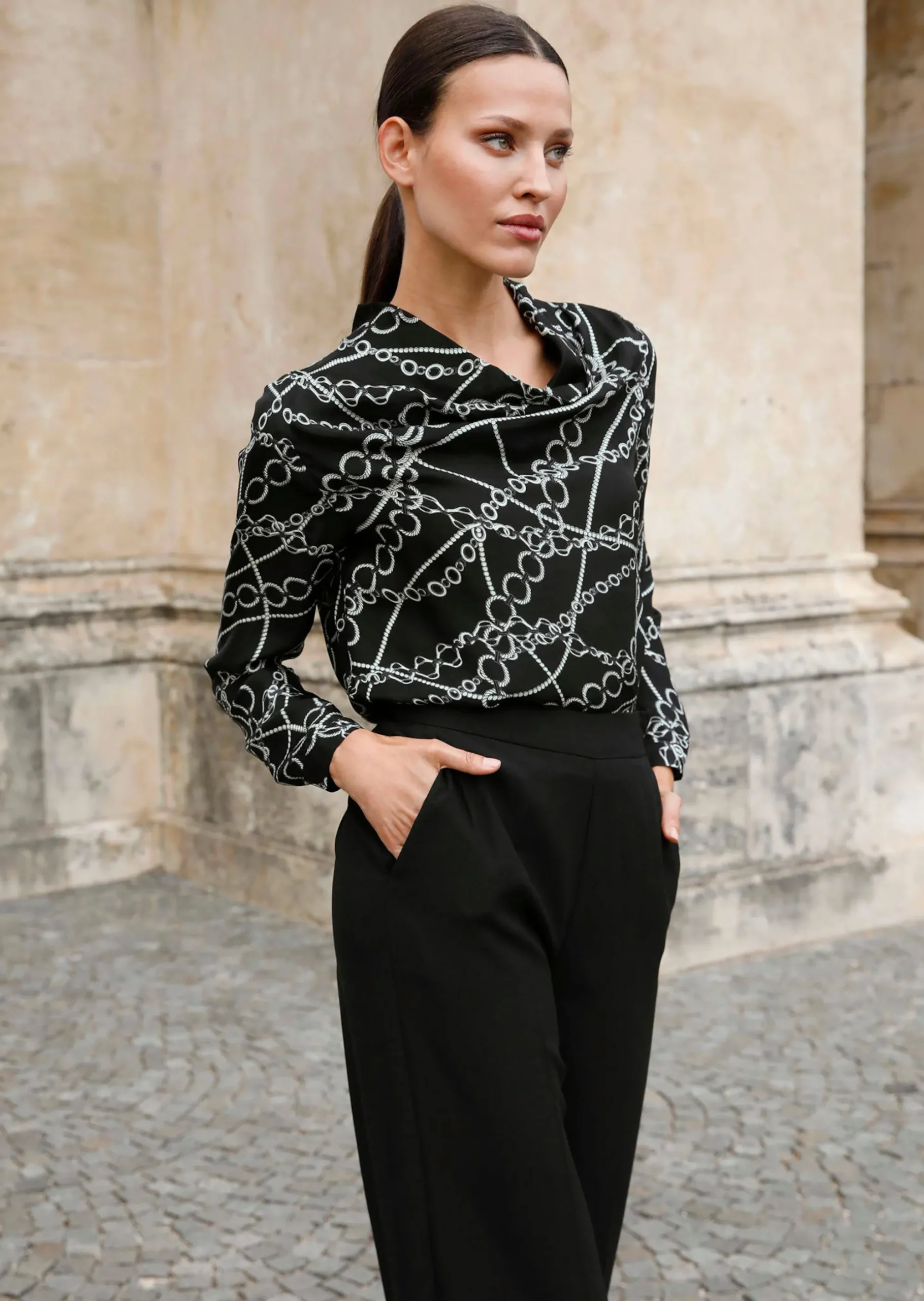 Bluse mit Wasserfallkragen