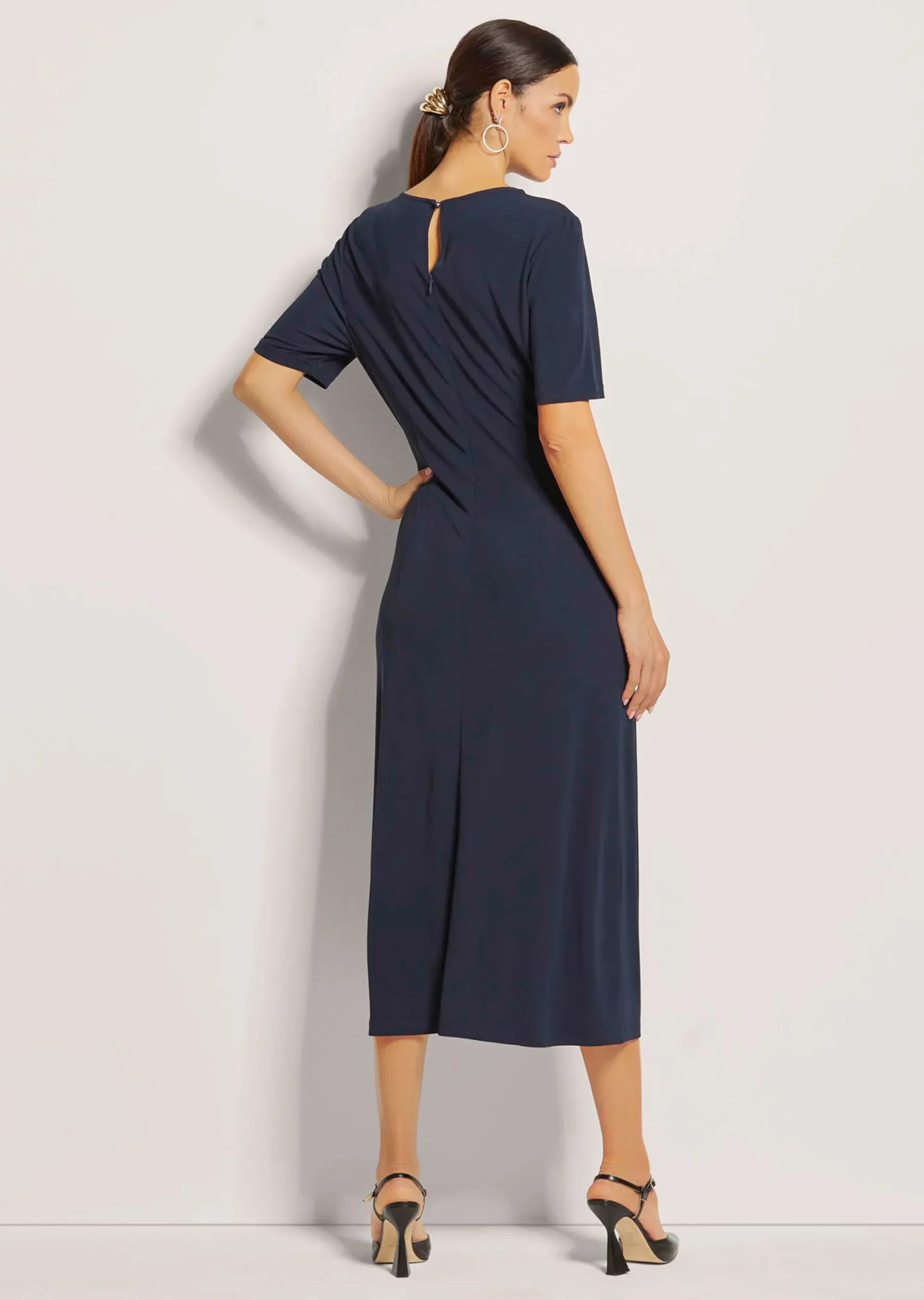 Halbarm-Kleid mit Taillenband