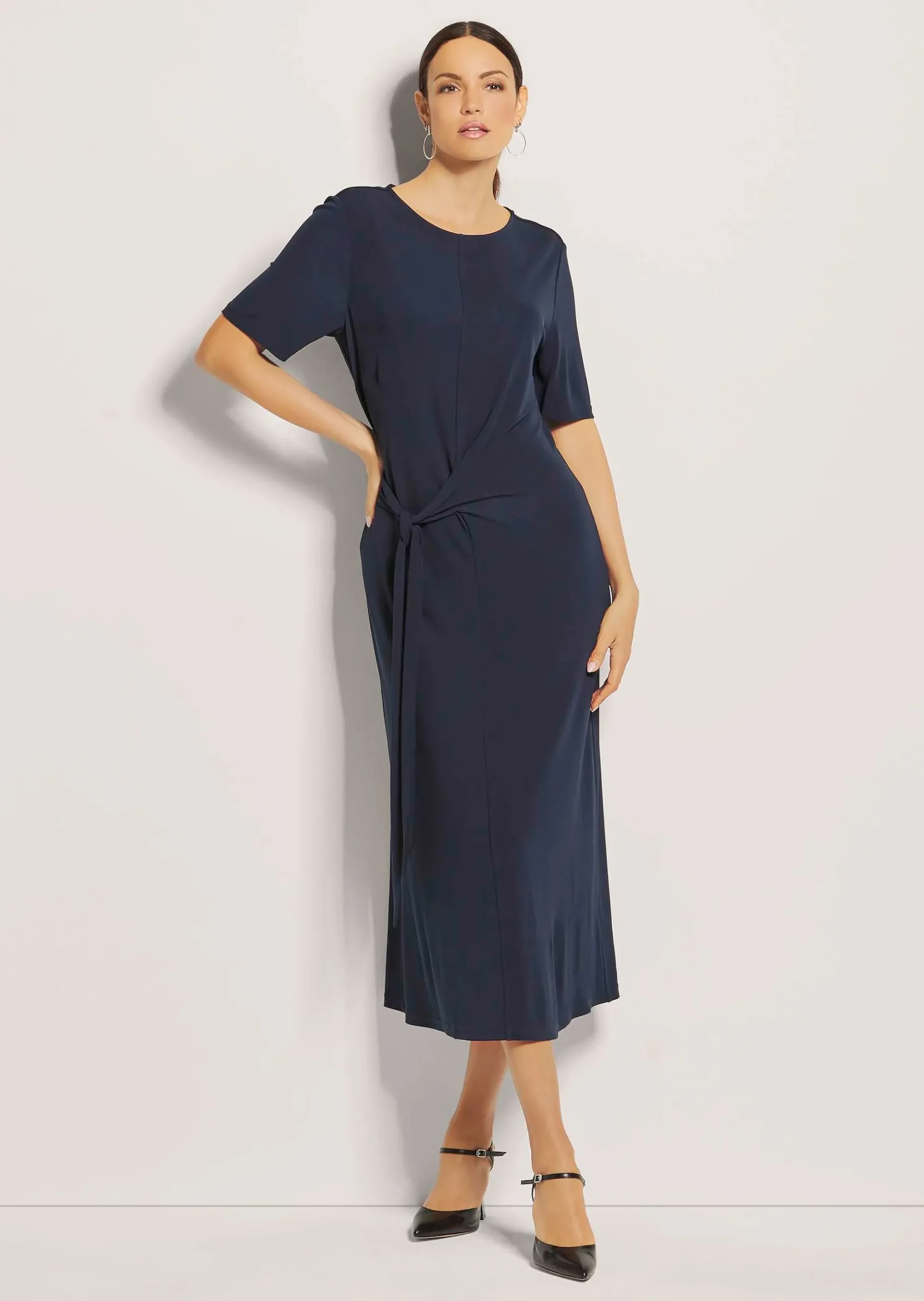 Halbarm-Kleid mit Taillenband