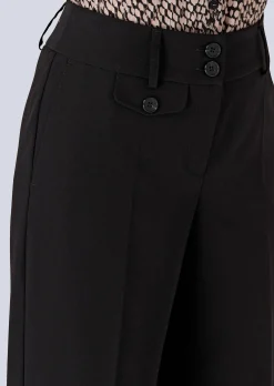 Hose mit Bügelfalte
