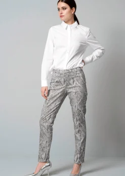 Hose mit Schlangenprint