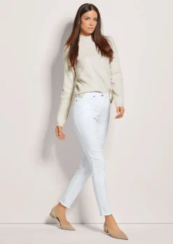 Jeans mit feinem Fransensaum