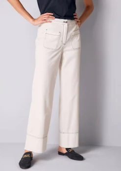 Jeans mit Kontrastnähten