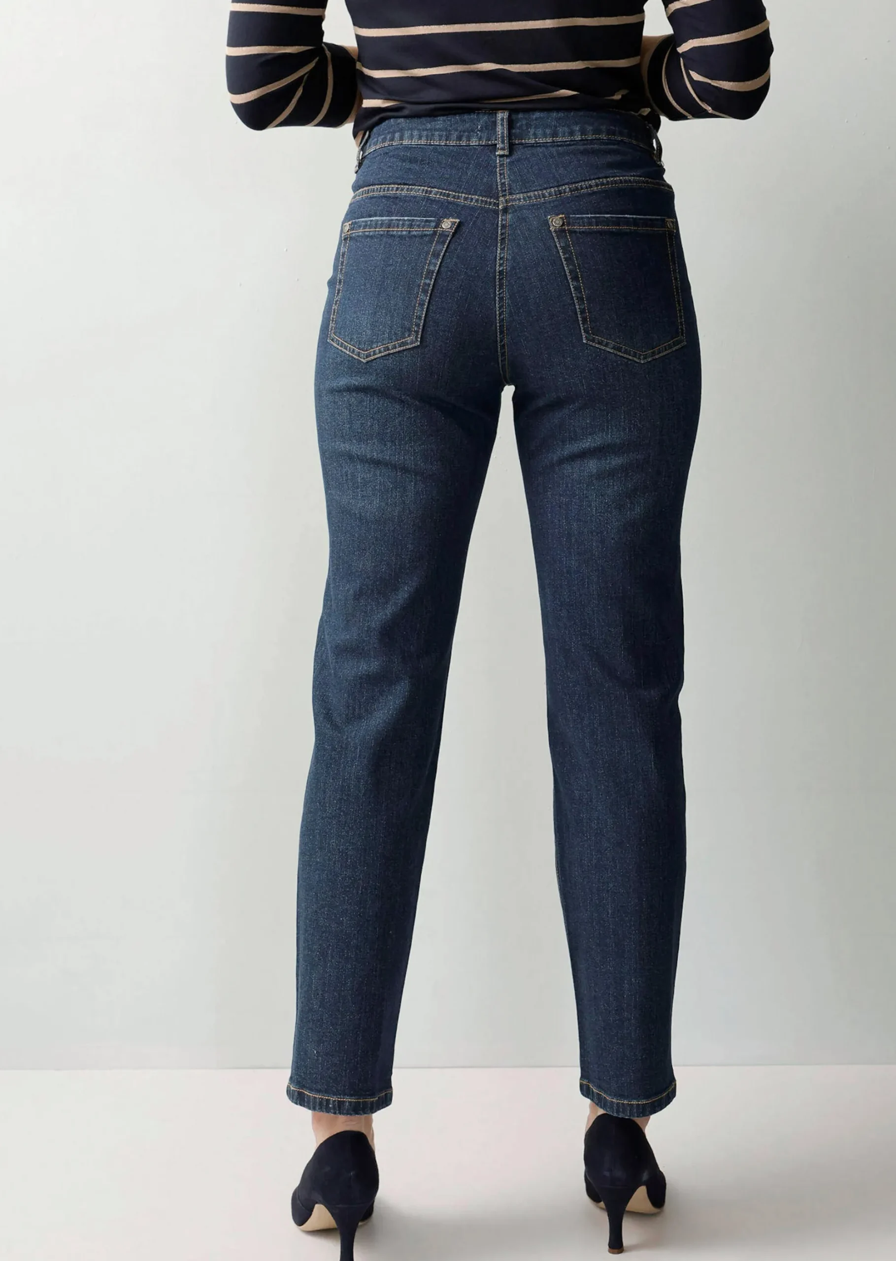 Jeans mit Nietenverzierung