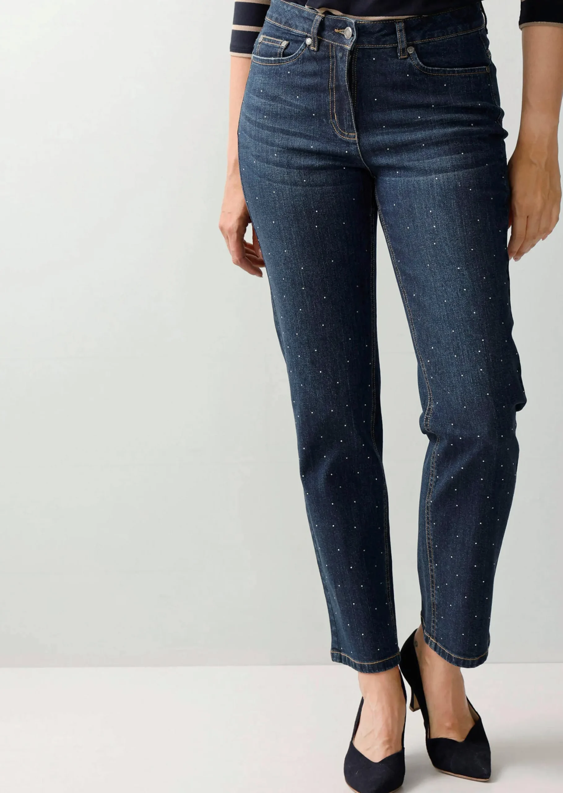 Jeans mit Nietenverzierung