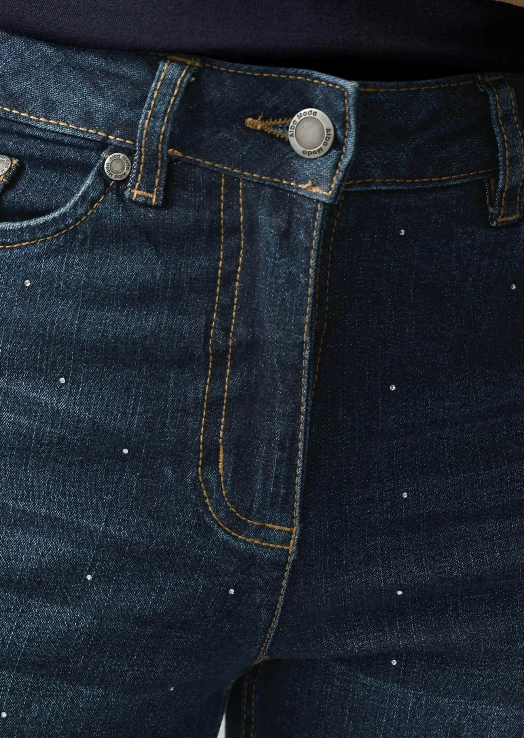 Jeans mit Nietenverzierung