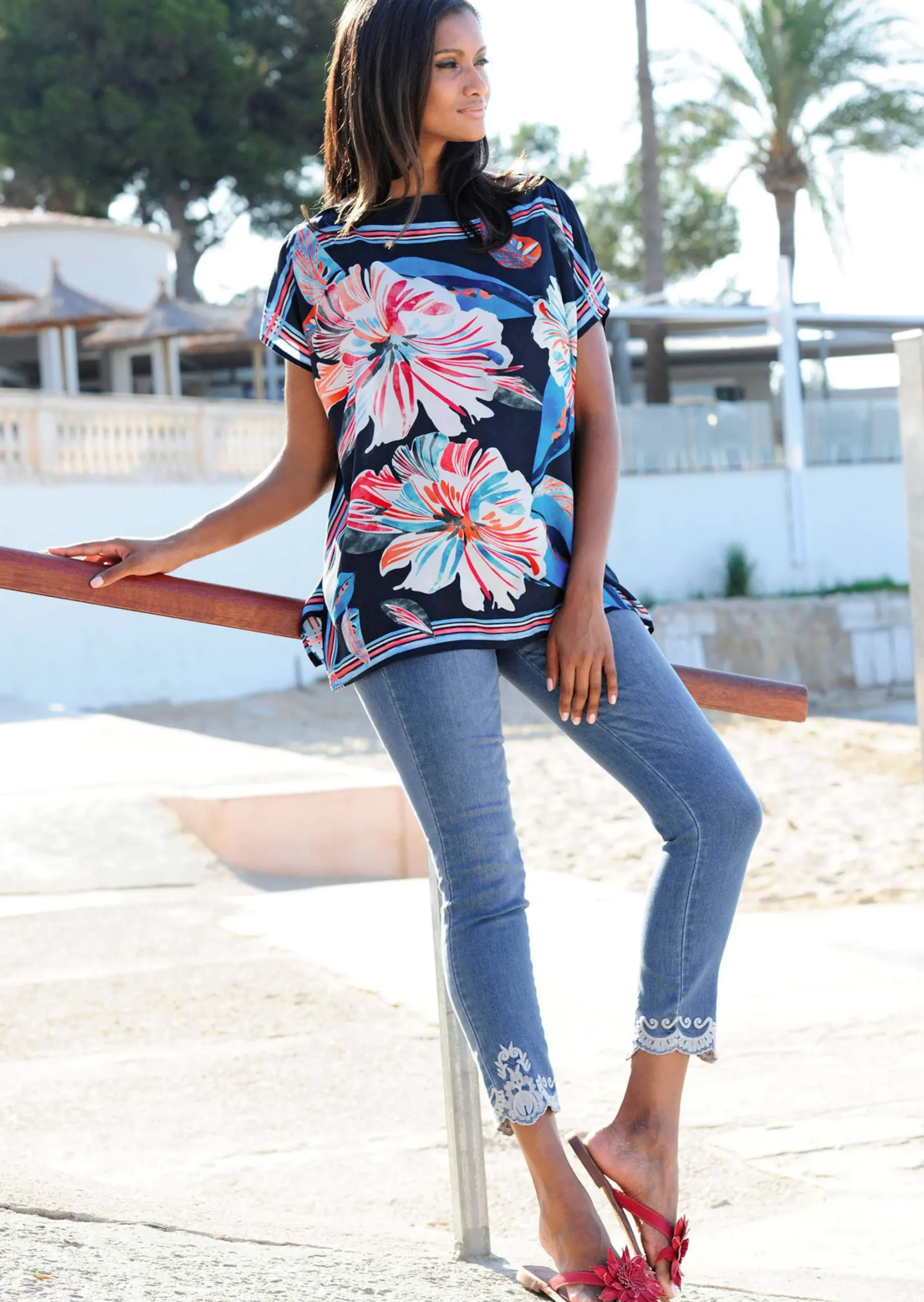 Jeans mit Ornamentstickerei