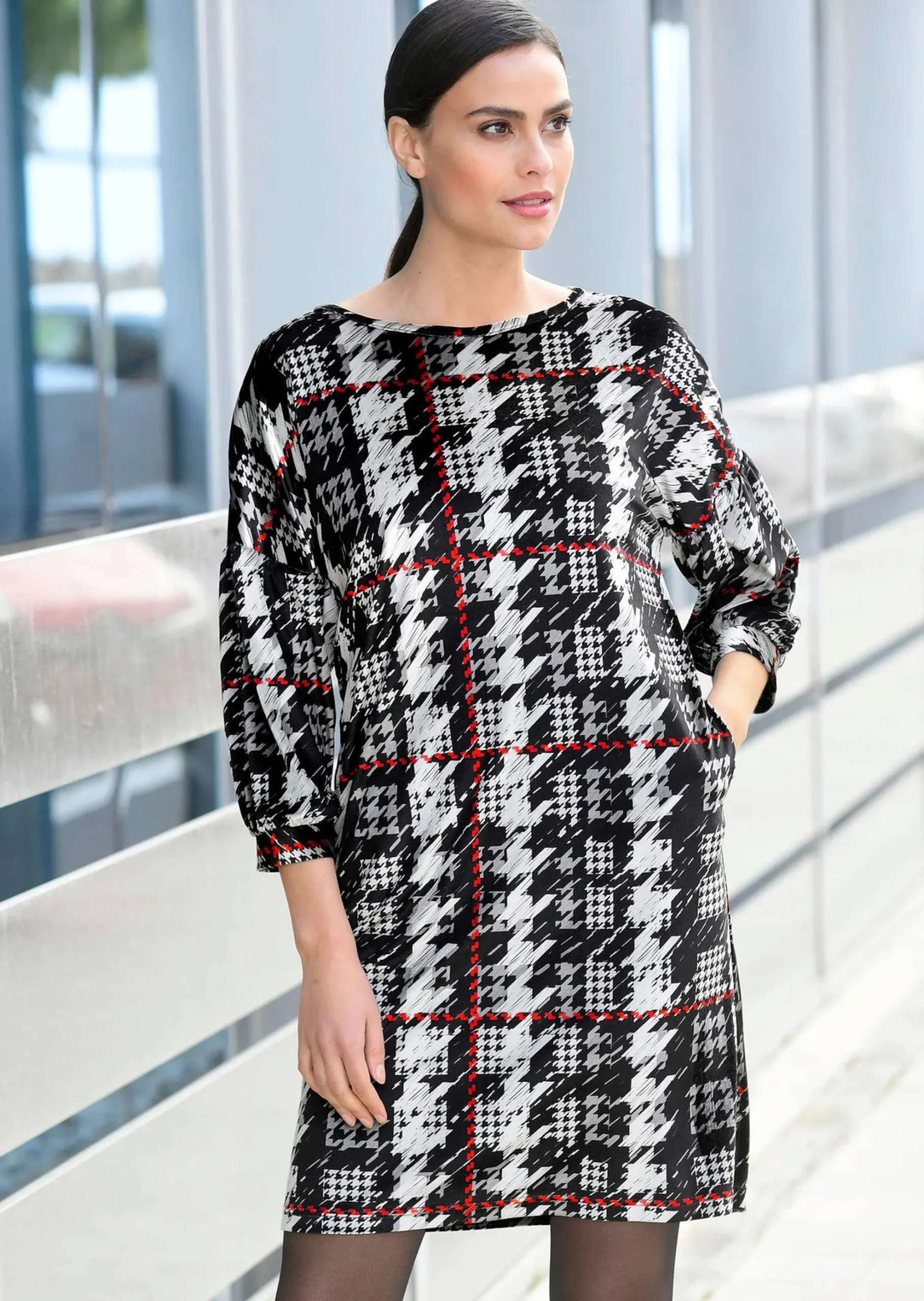 Jerseykleid mit Hahnentrittdessin