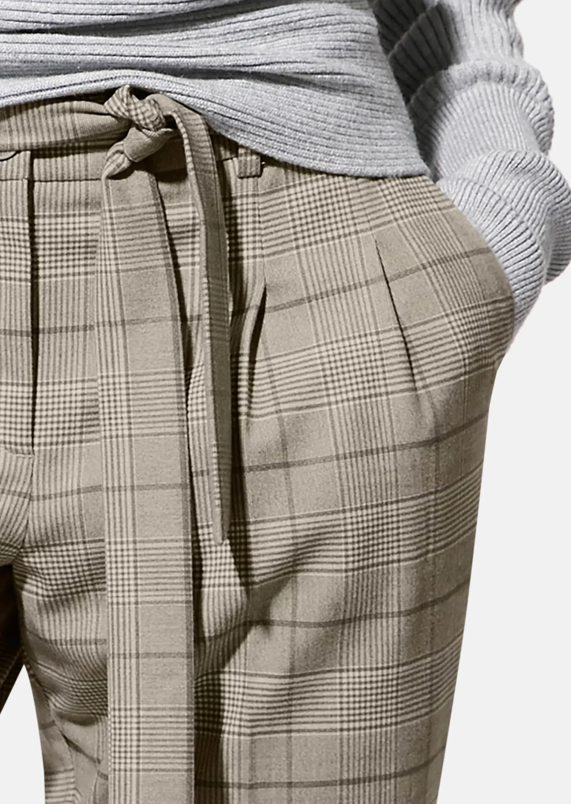 Karo-Bundfaltenhose mit Bindegürtel