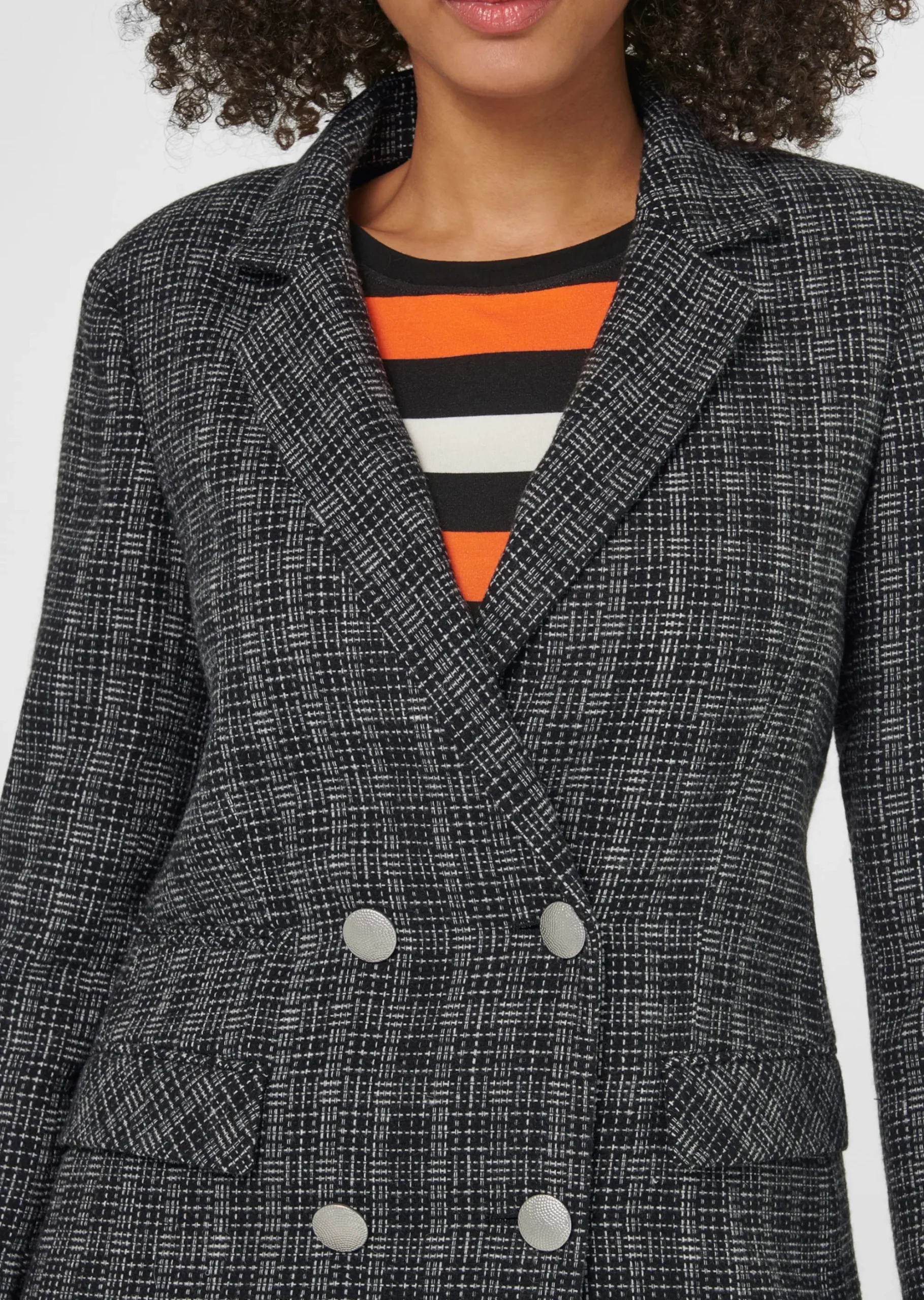 Klassischer Blazer mit silberfarbenen Knöpfen