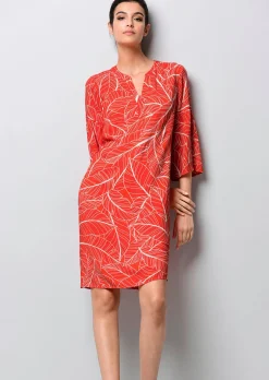 Kleid in grafischem Dessin