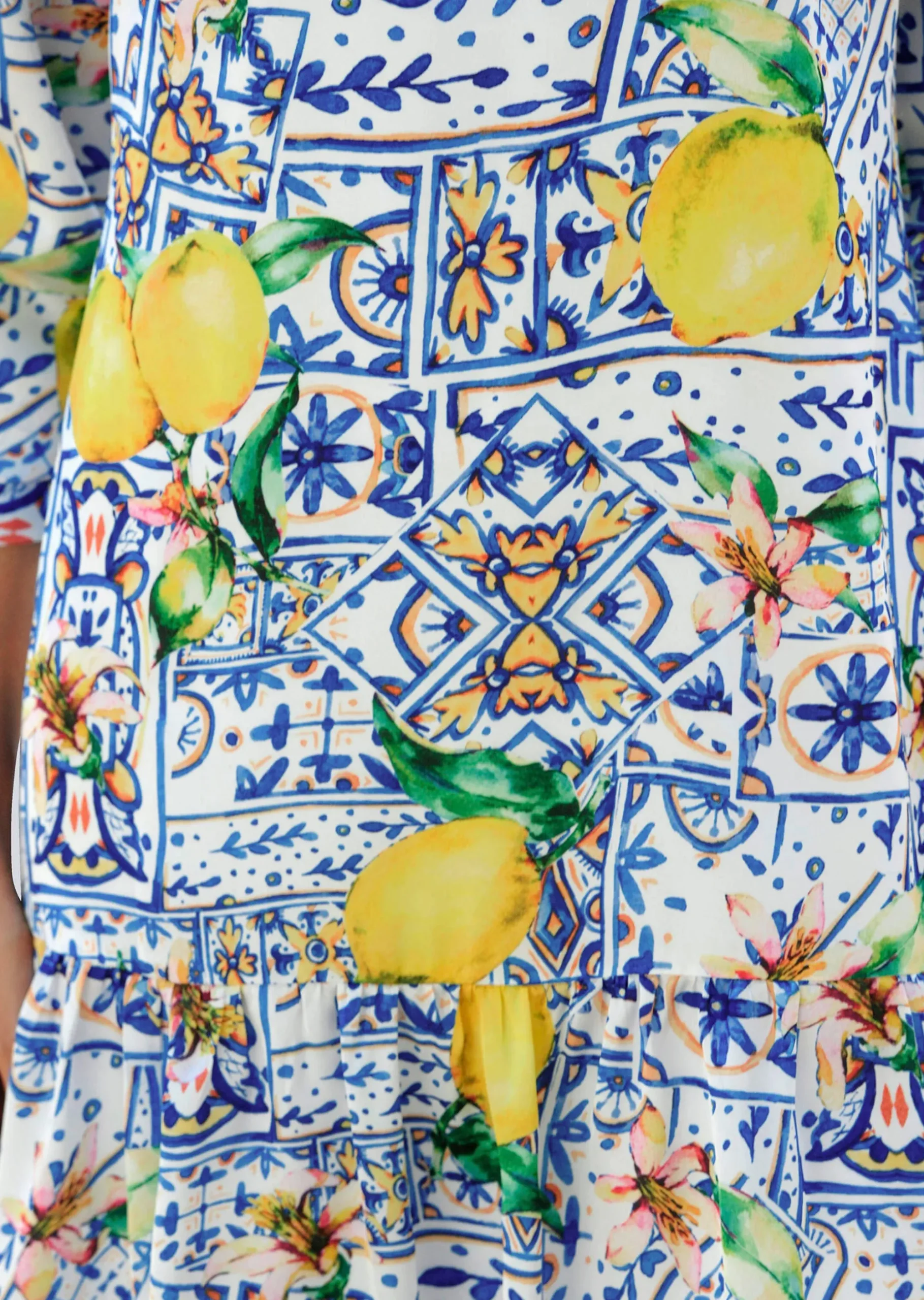 Kleid in sommerlichen Dessin