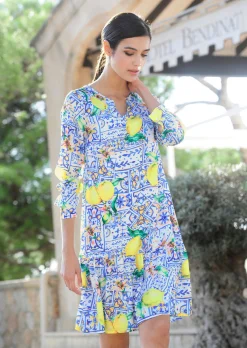 Kleid in sommerlichen Dessin