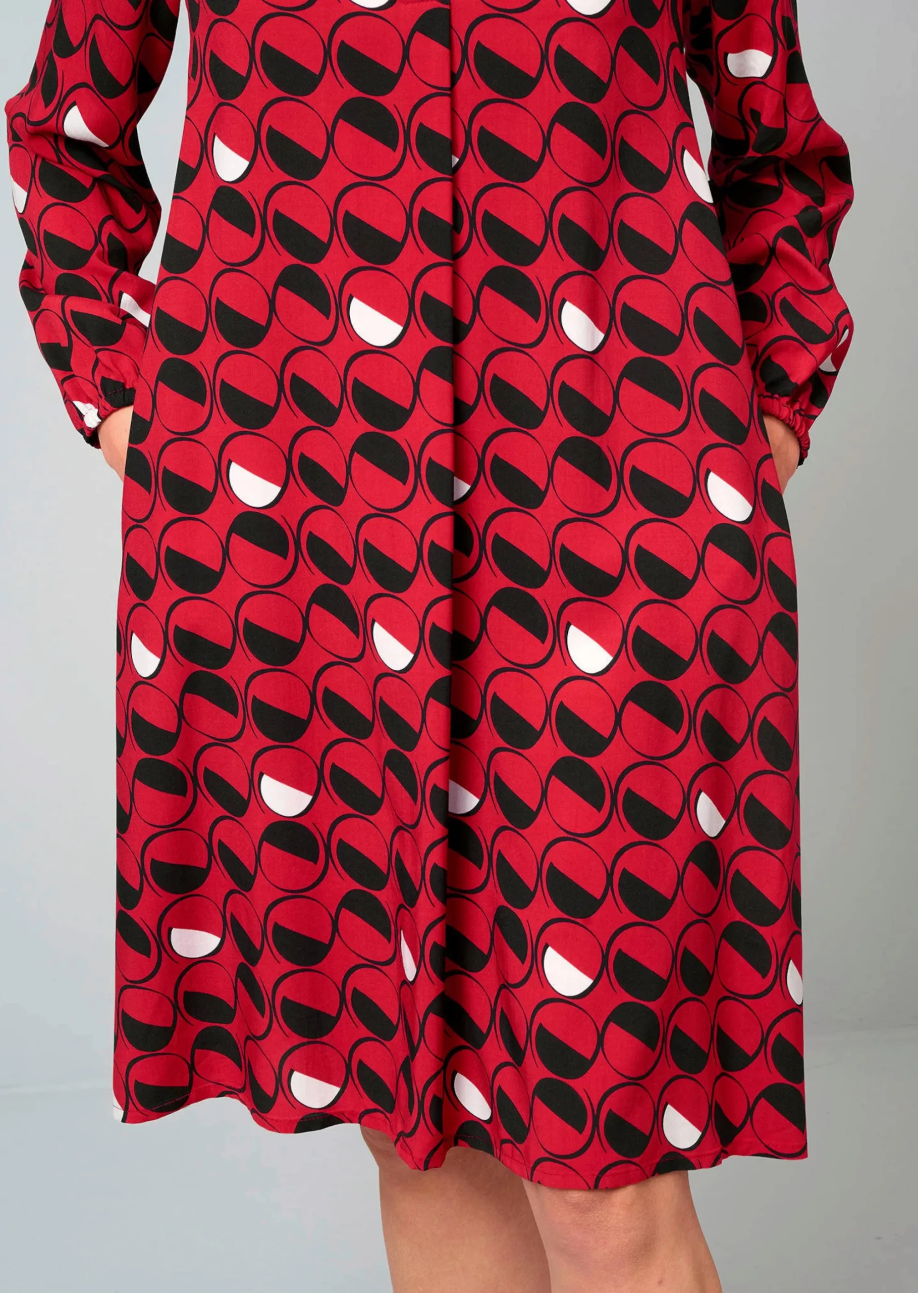 Kleid mit grafischem Dessin