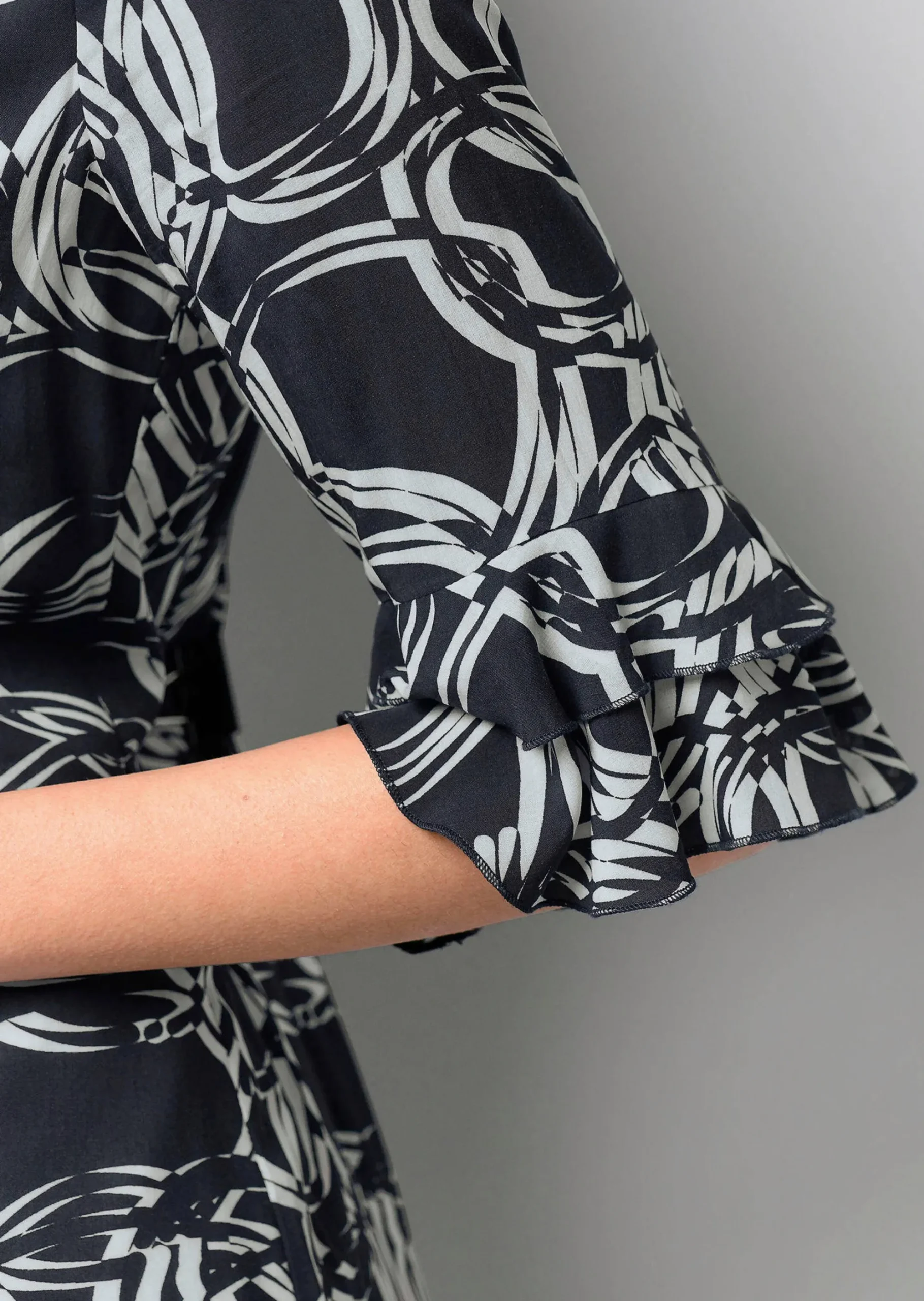 Kleid mit grafischem Dessin