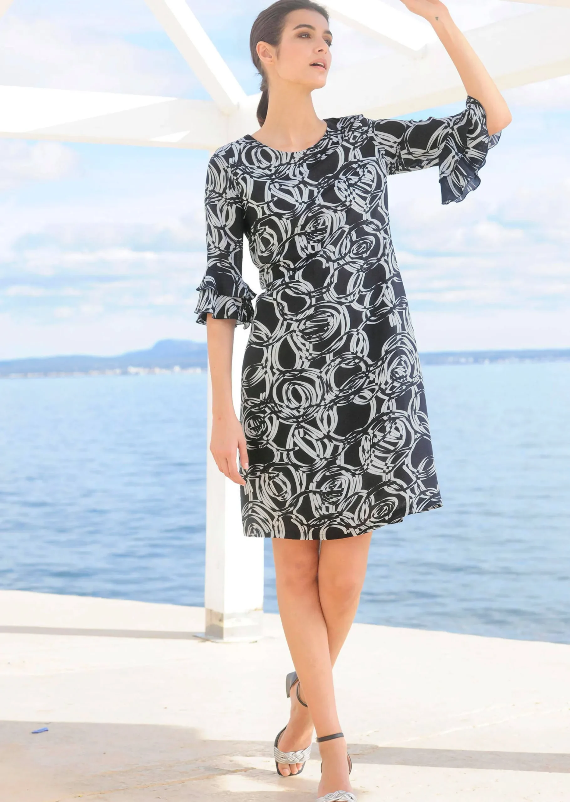 Kleid mit grafischem Dessin