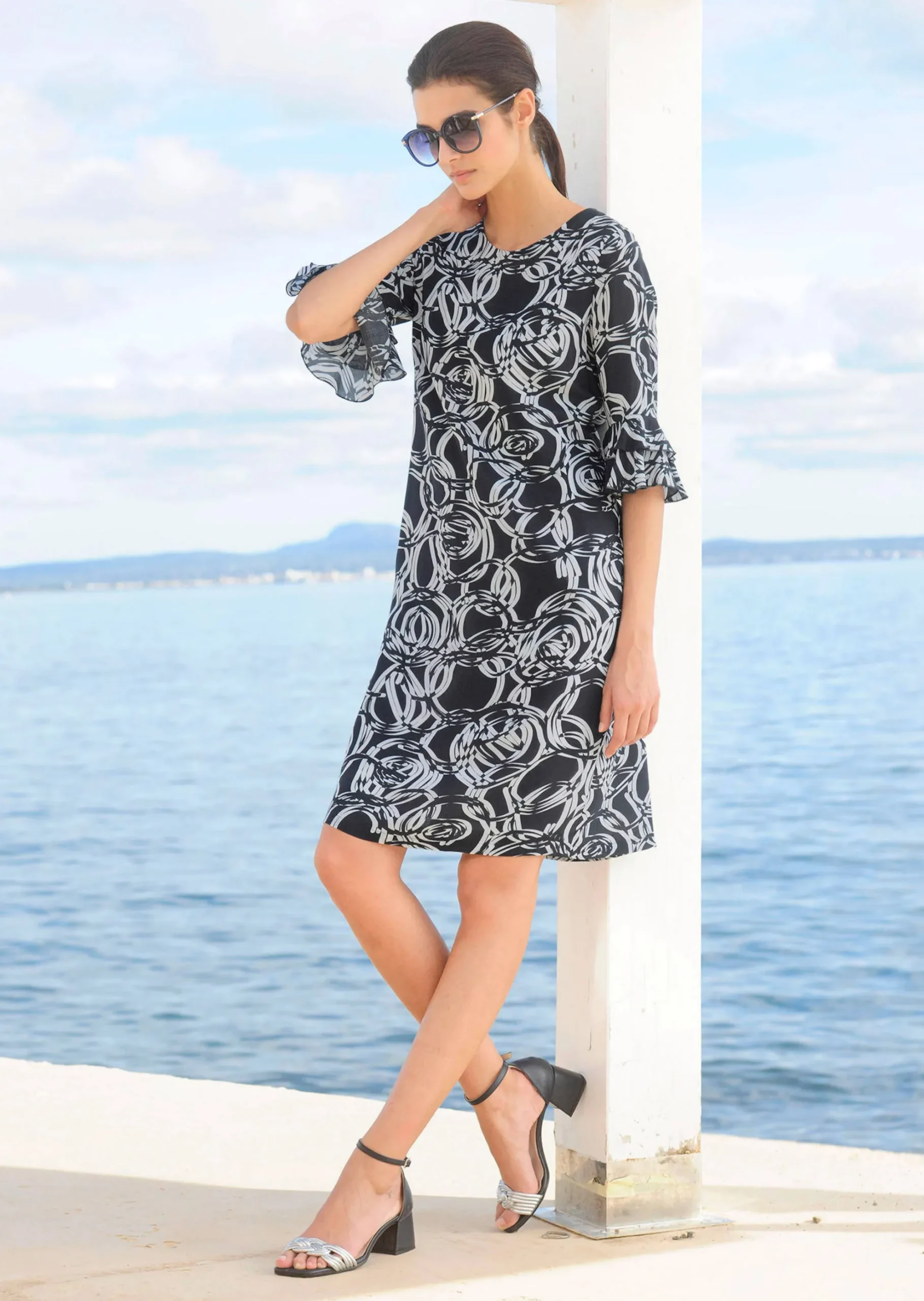 Kleid mit grafischem Dessin
