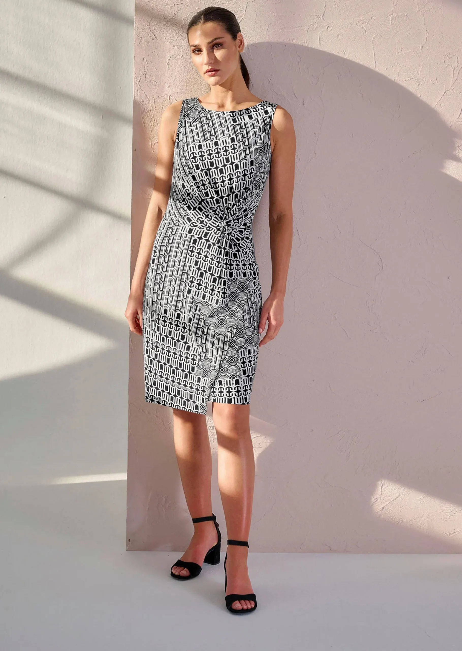 Kleid mit Knoten vorne