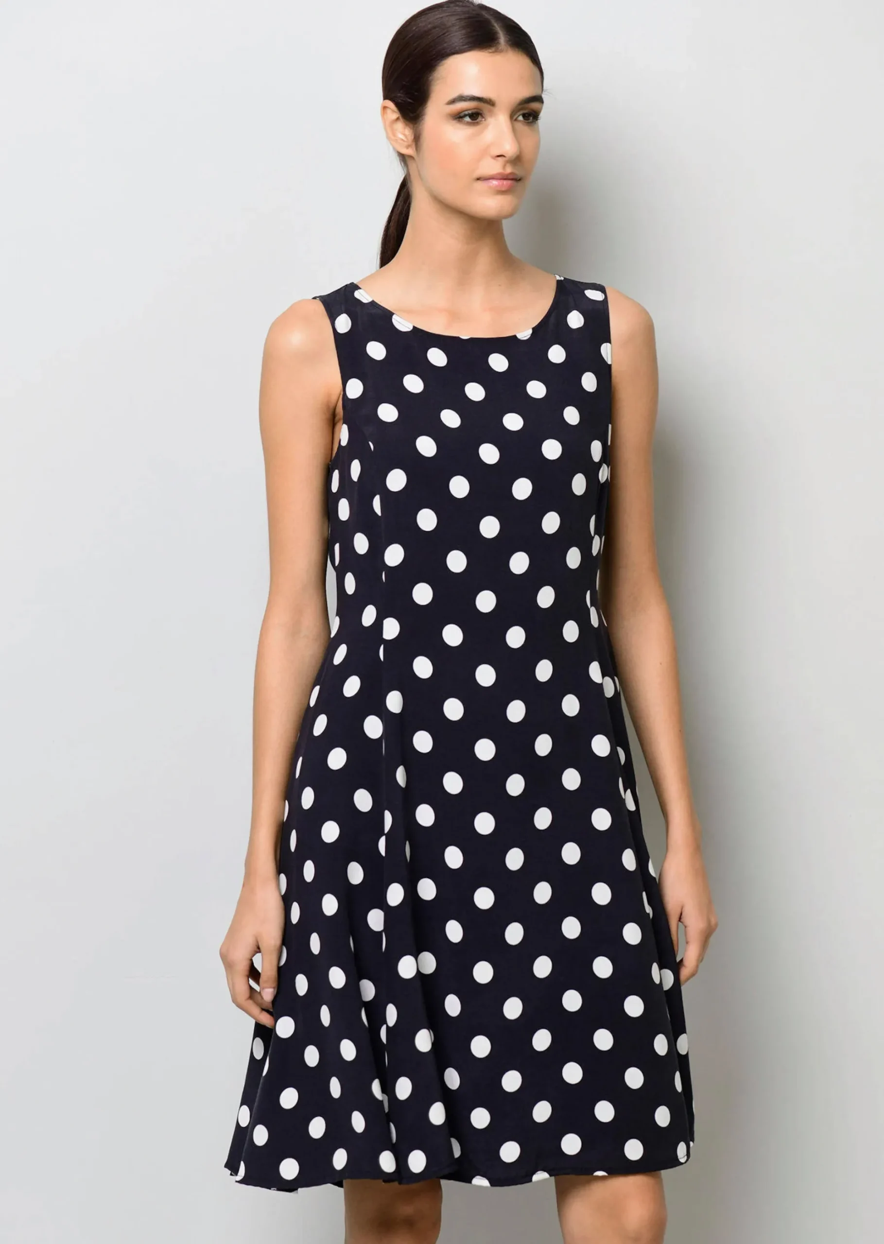 Kleid mit Punkt Dessin