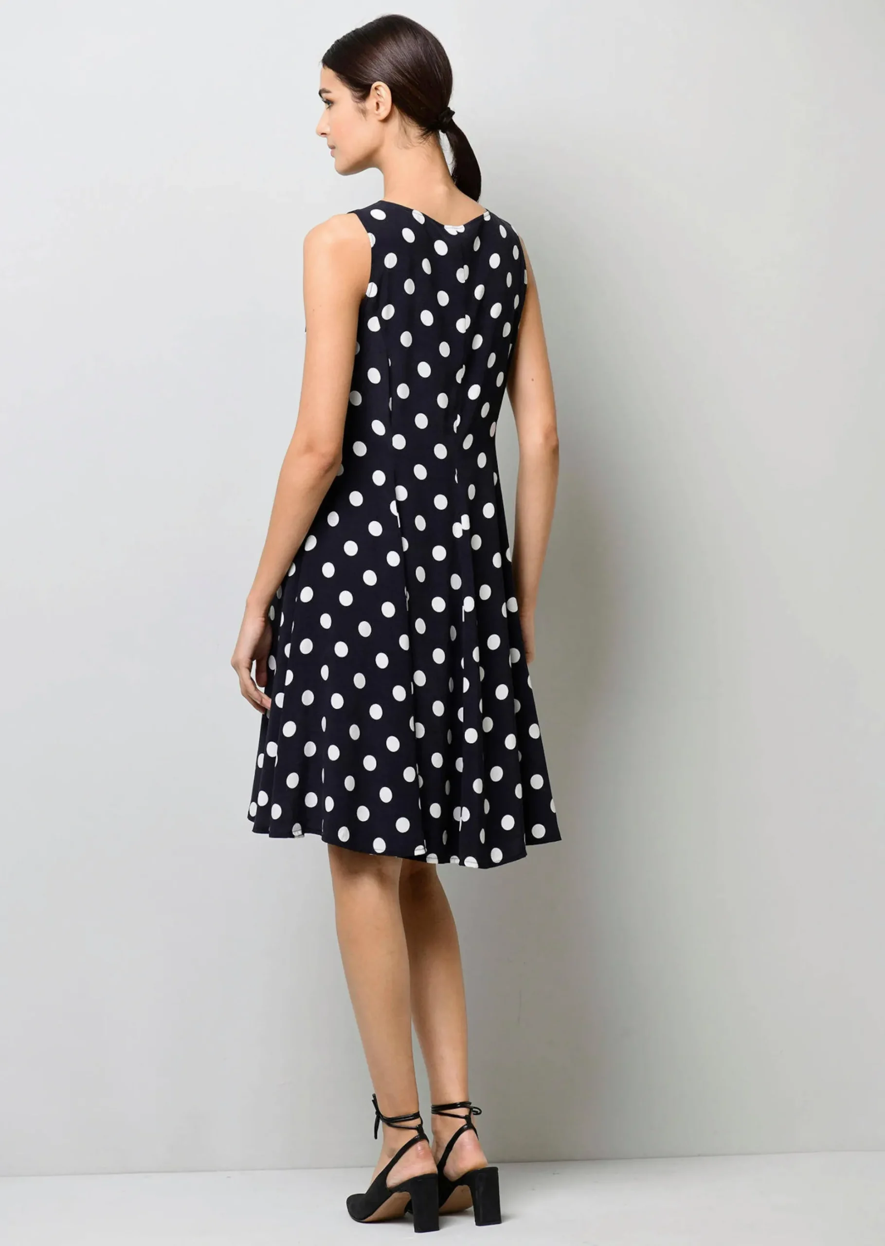 Kleid mit Punkt Dessin
