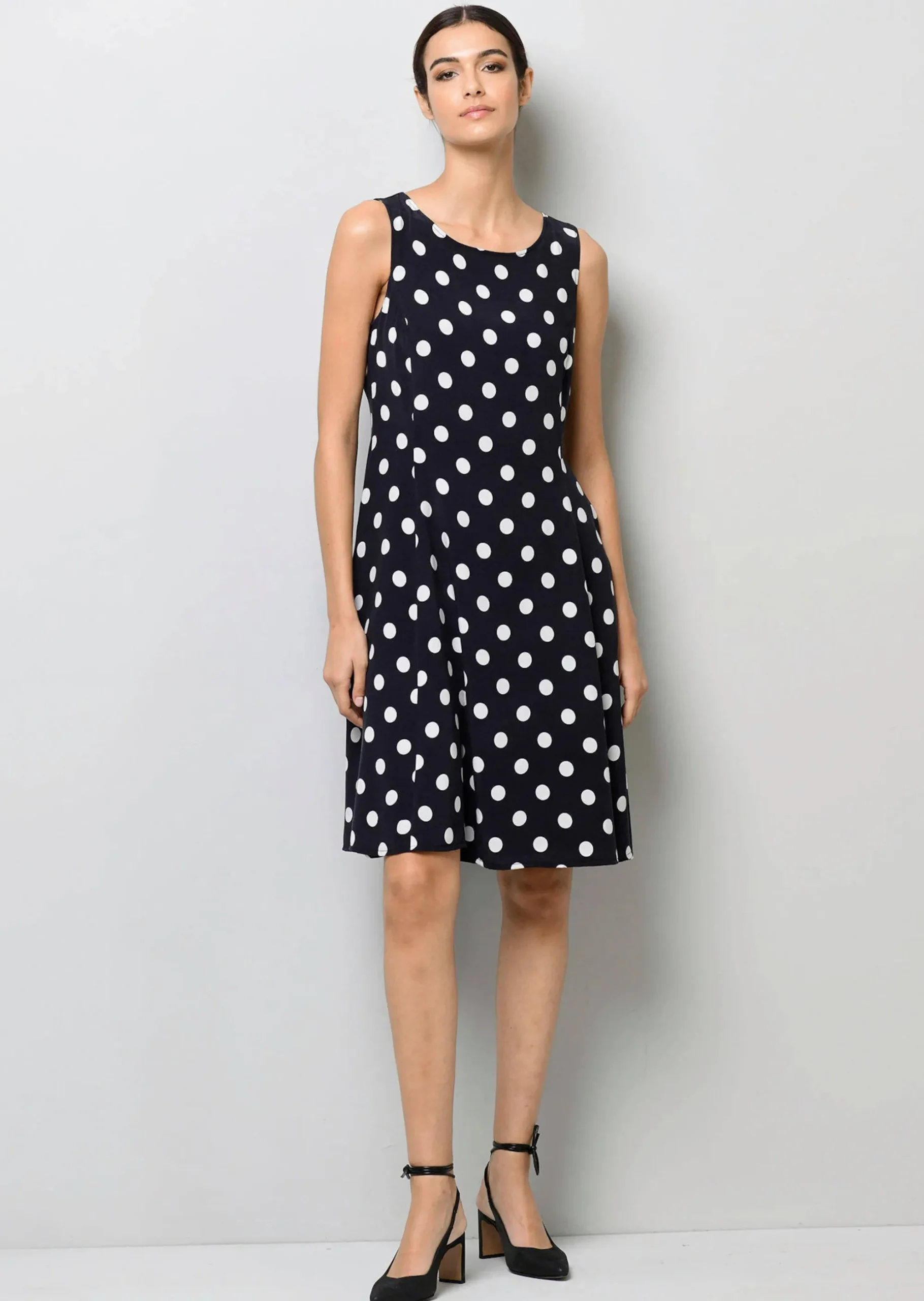 Kleid mit Punkt Dessin