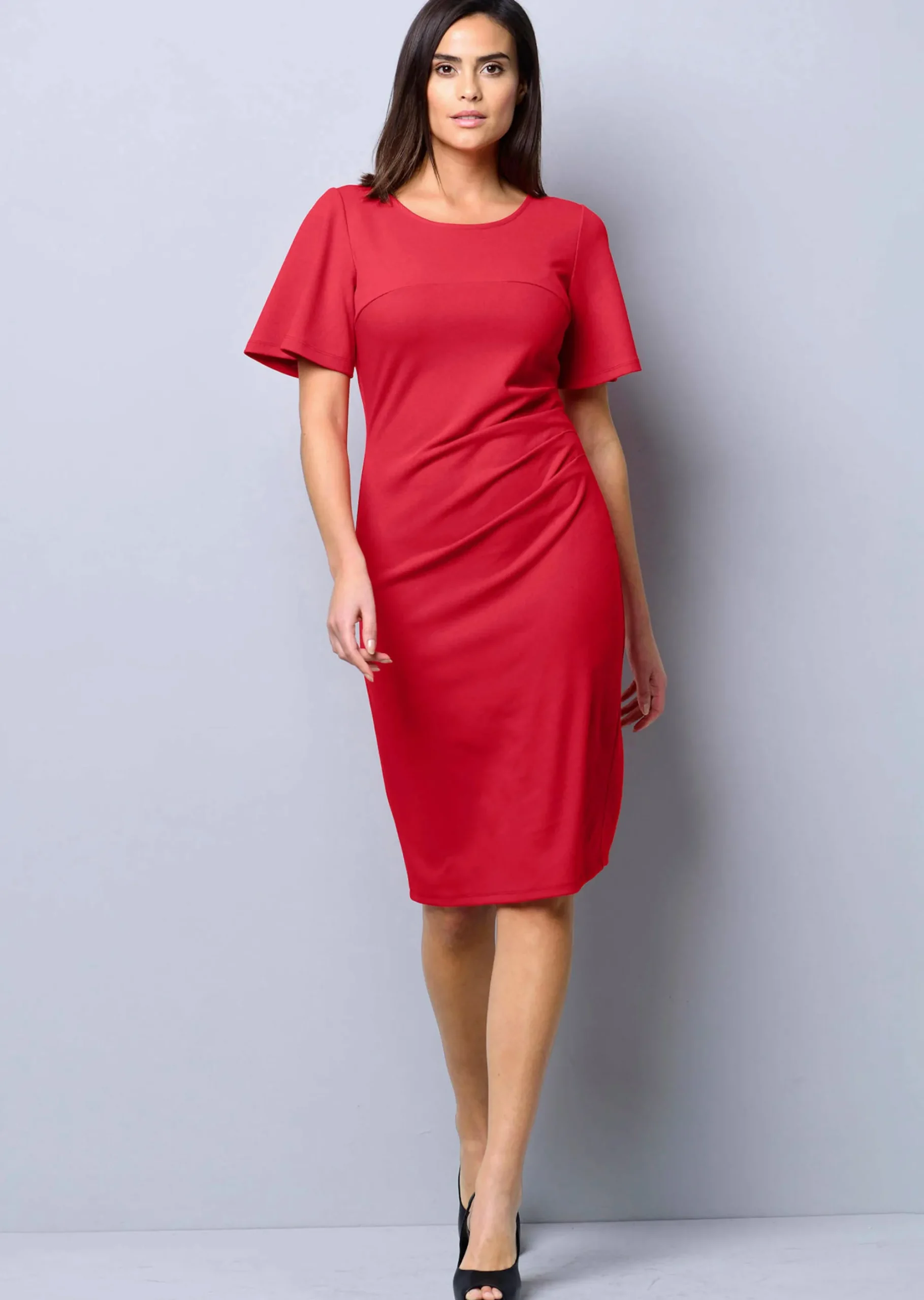 Kleid mit seitlicher Raffung