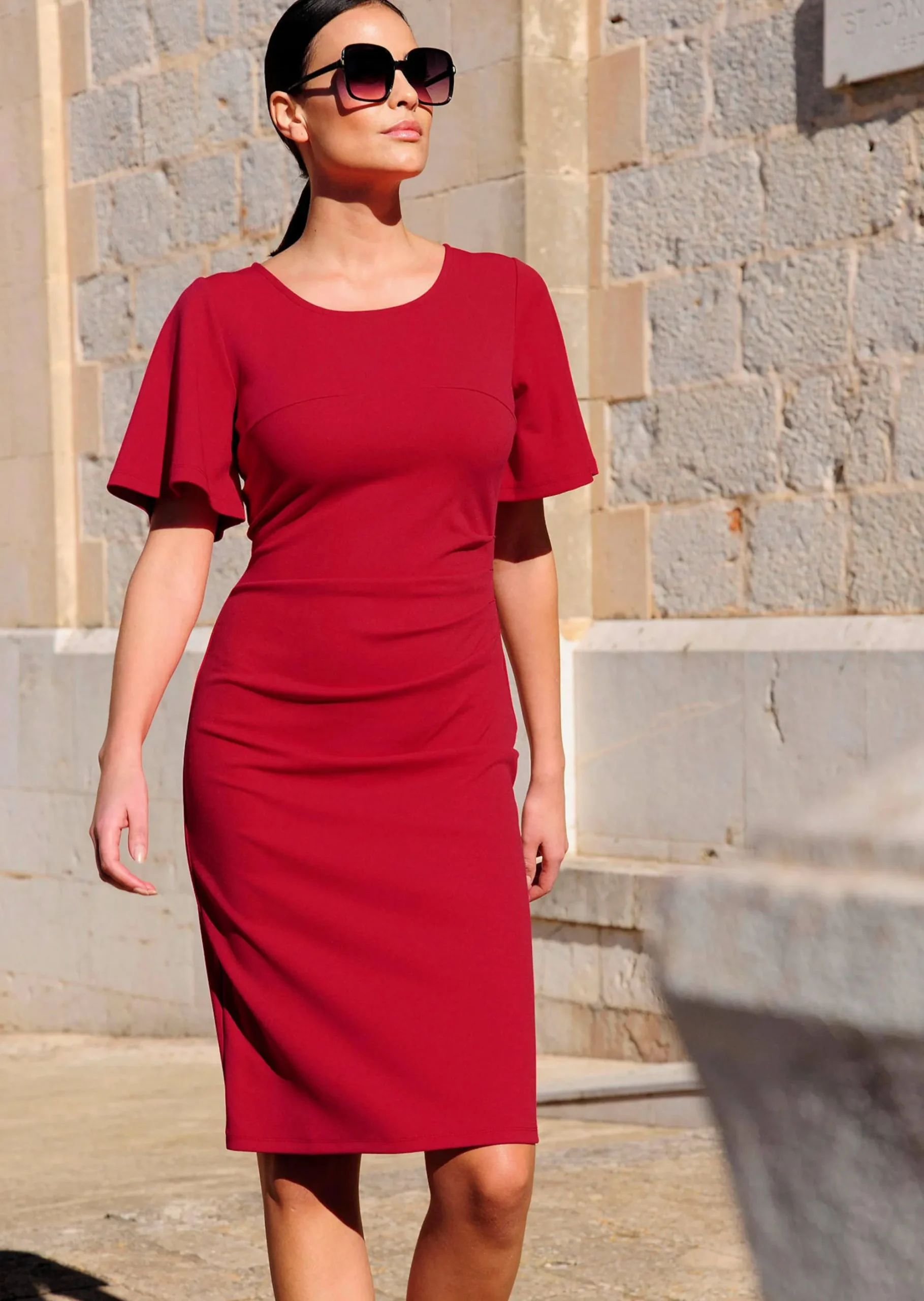 Kleid mit seitlicher Raffung