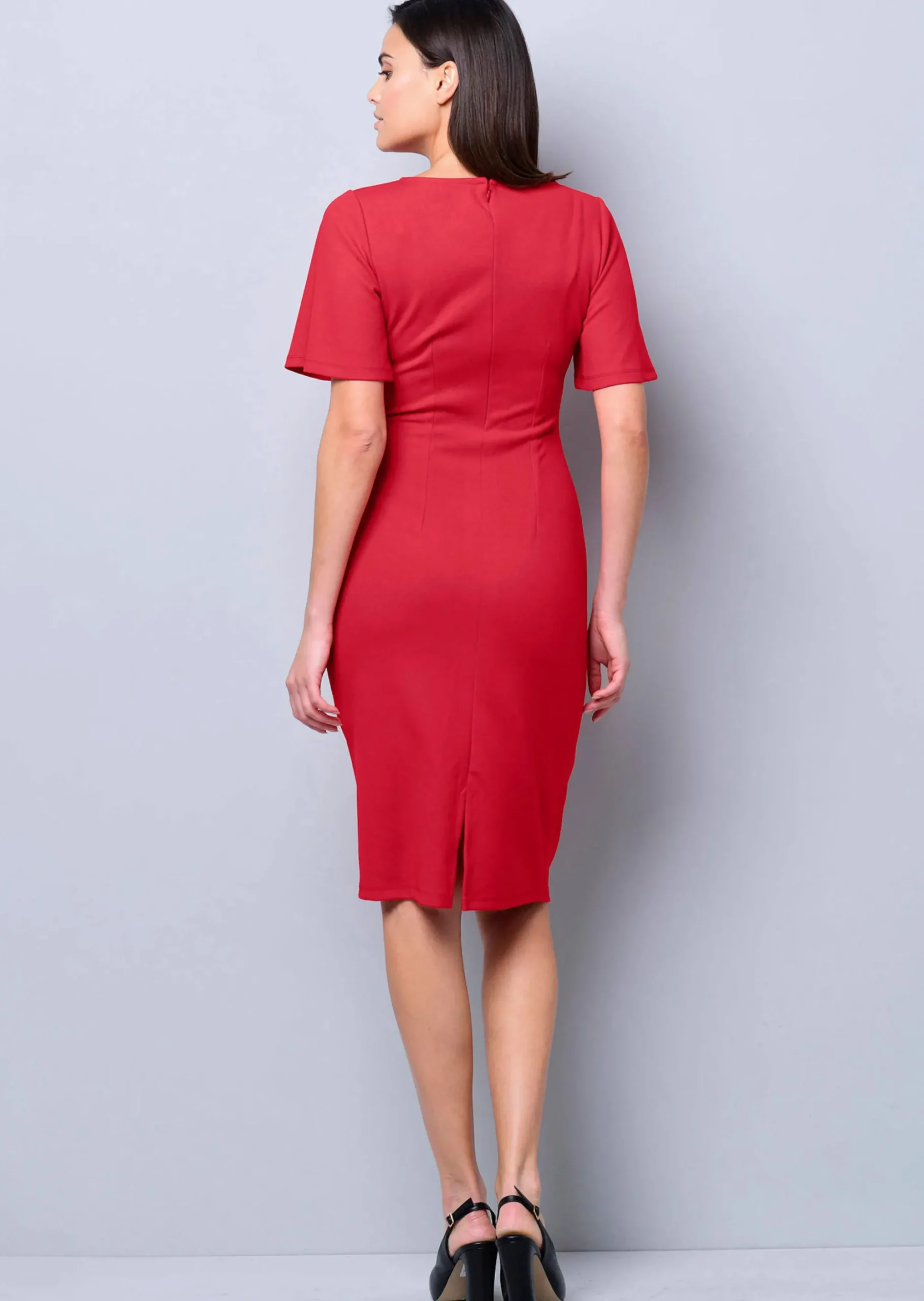 Kleid mit seitlicher Raffung