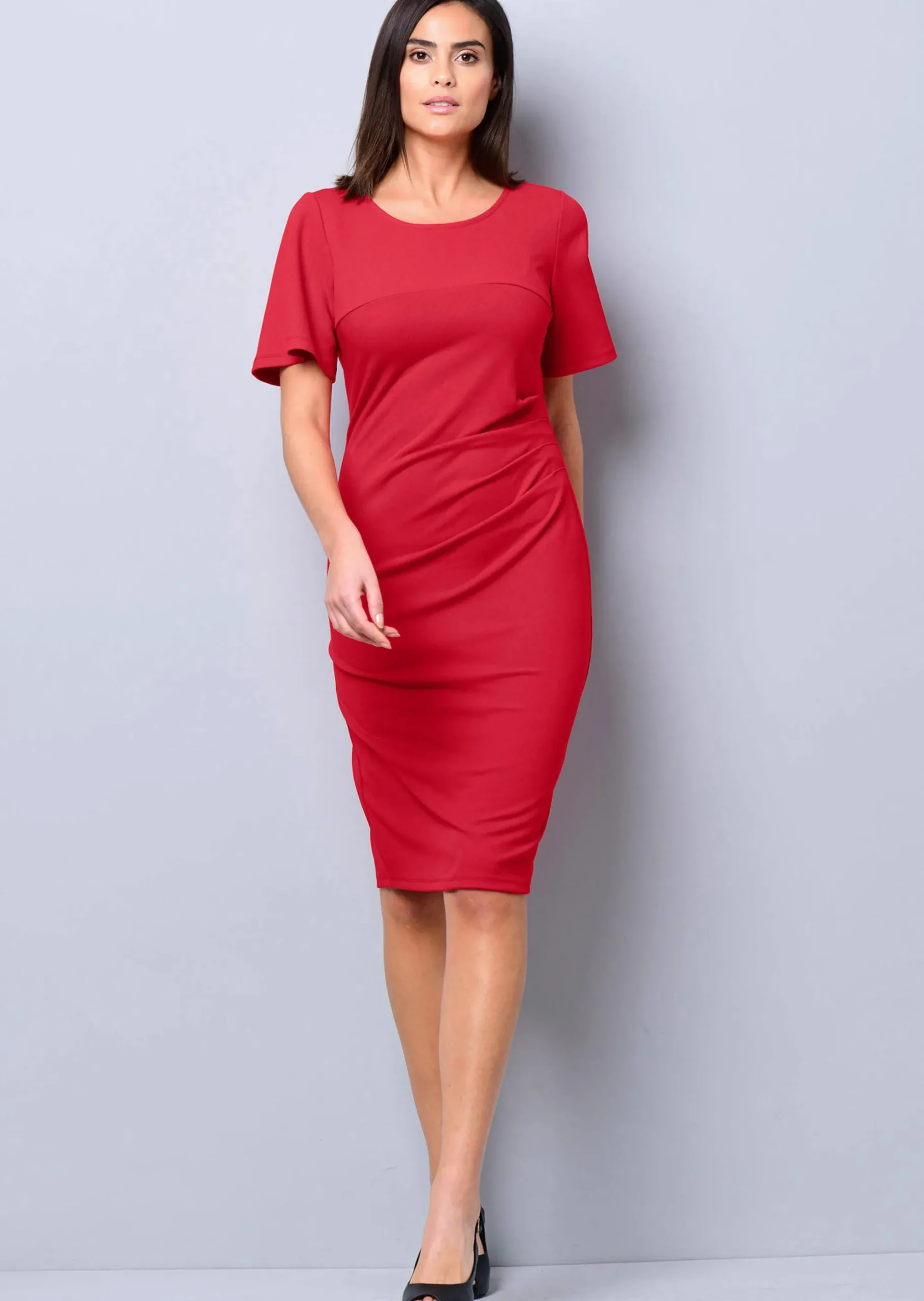 Kleid mit seitlicher Raffung