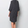 Kleid mit V-Ausschnitt
