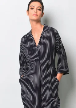 Kleid mit V-Ausschnitt
